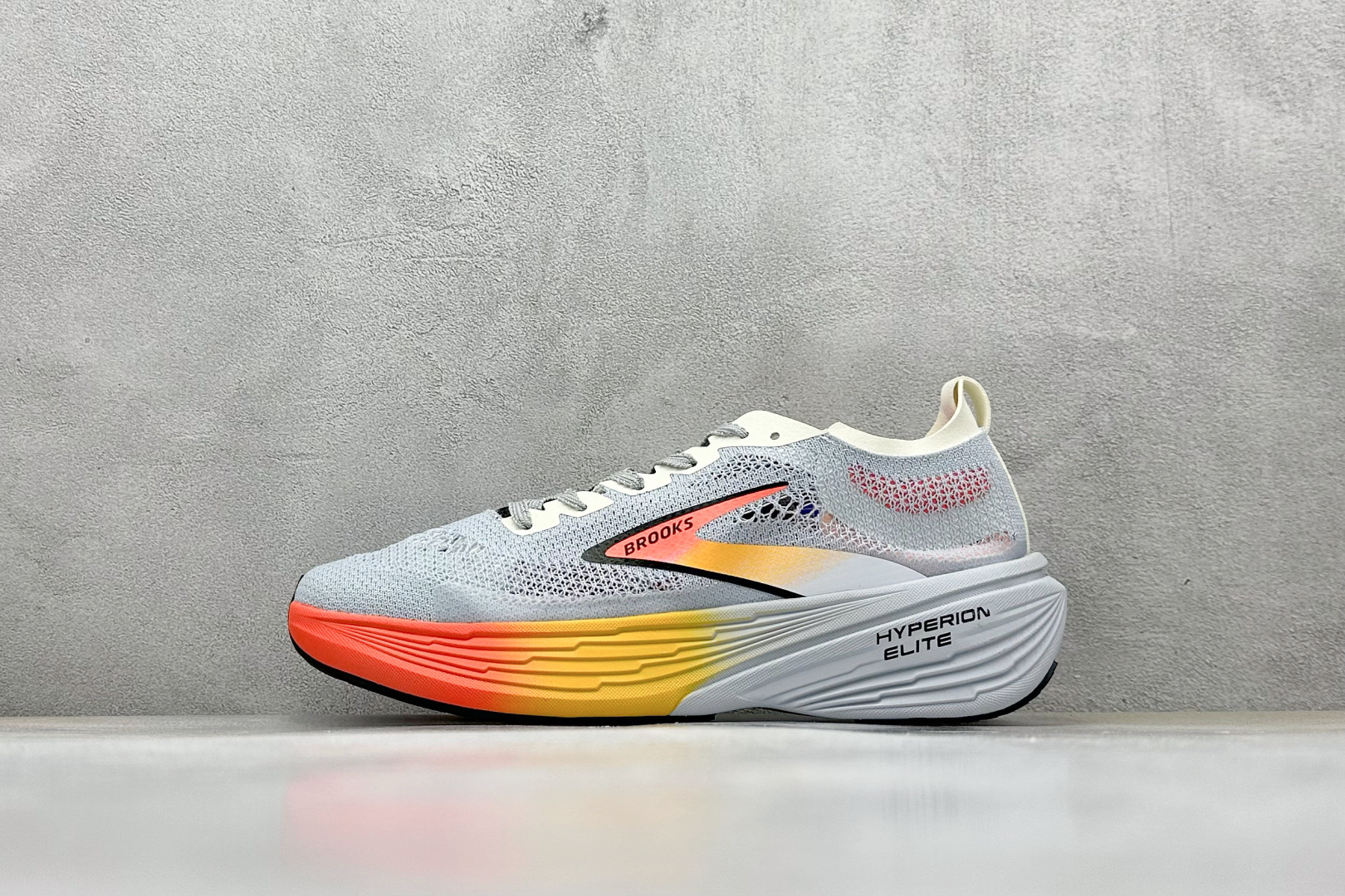 Brooks Hyperion Elite 4 布鲁克斯龙卷风4 休闲透气缓震运动鞋 100046 1D 488