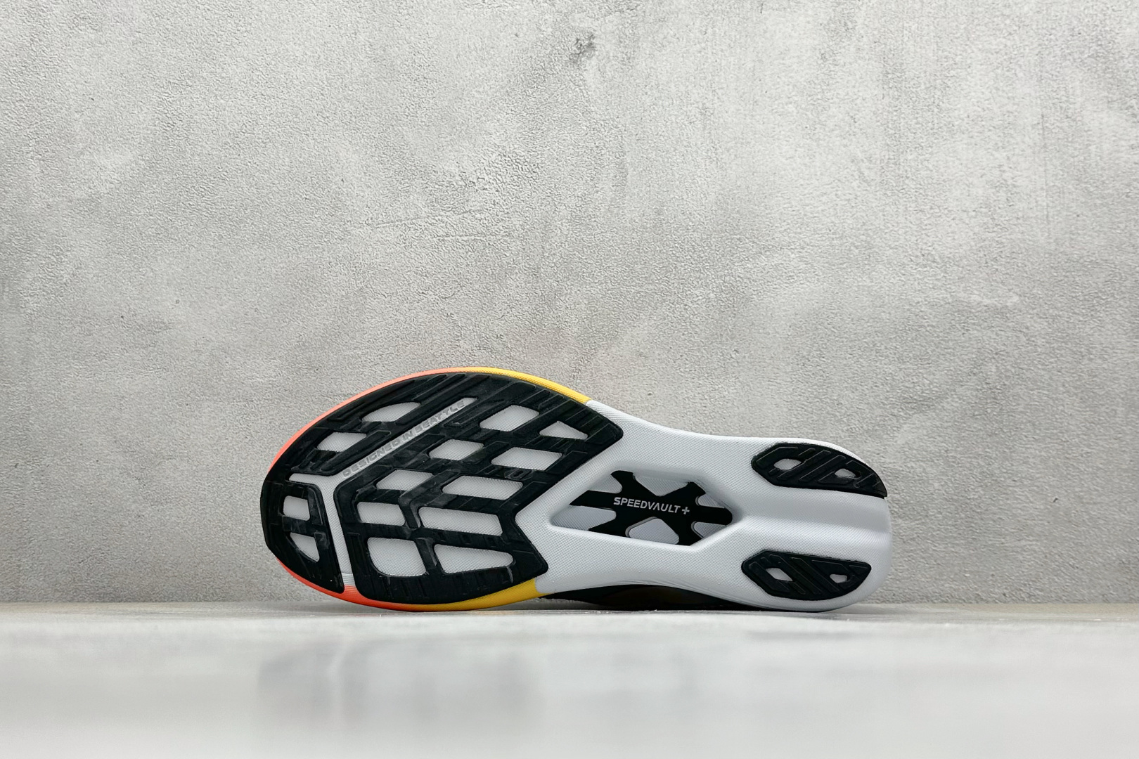 Brooks Hyperion Elite 4 布鲁克斯龙卷风4 休闲透气缓震运动鞋 100046 1D 488