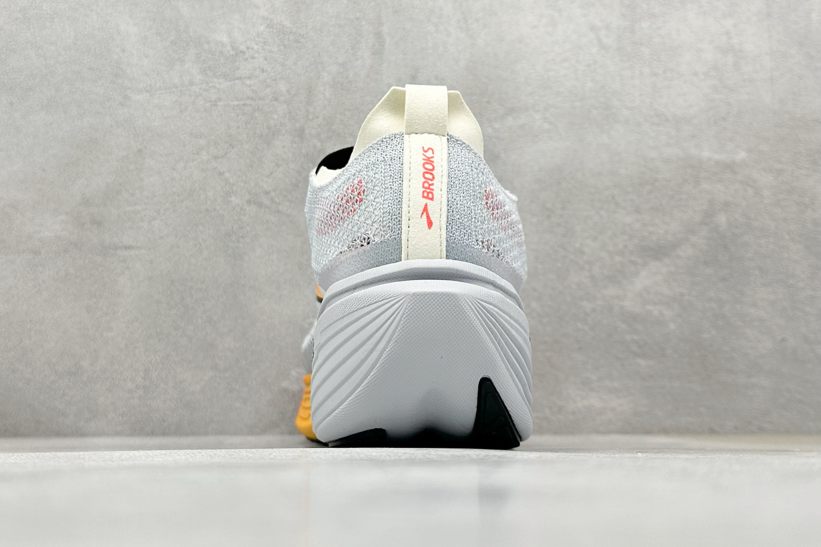 Brooks Hyperion Elite 4 布鲁克斯龙卷风4 休闲透气缓震运动鞋 100046 1D 488