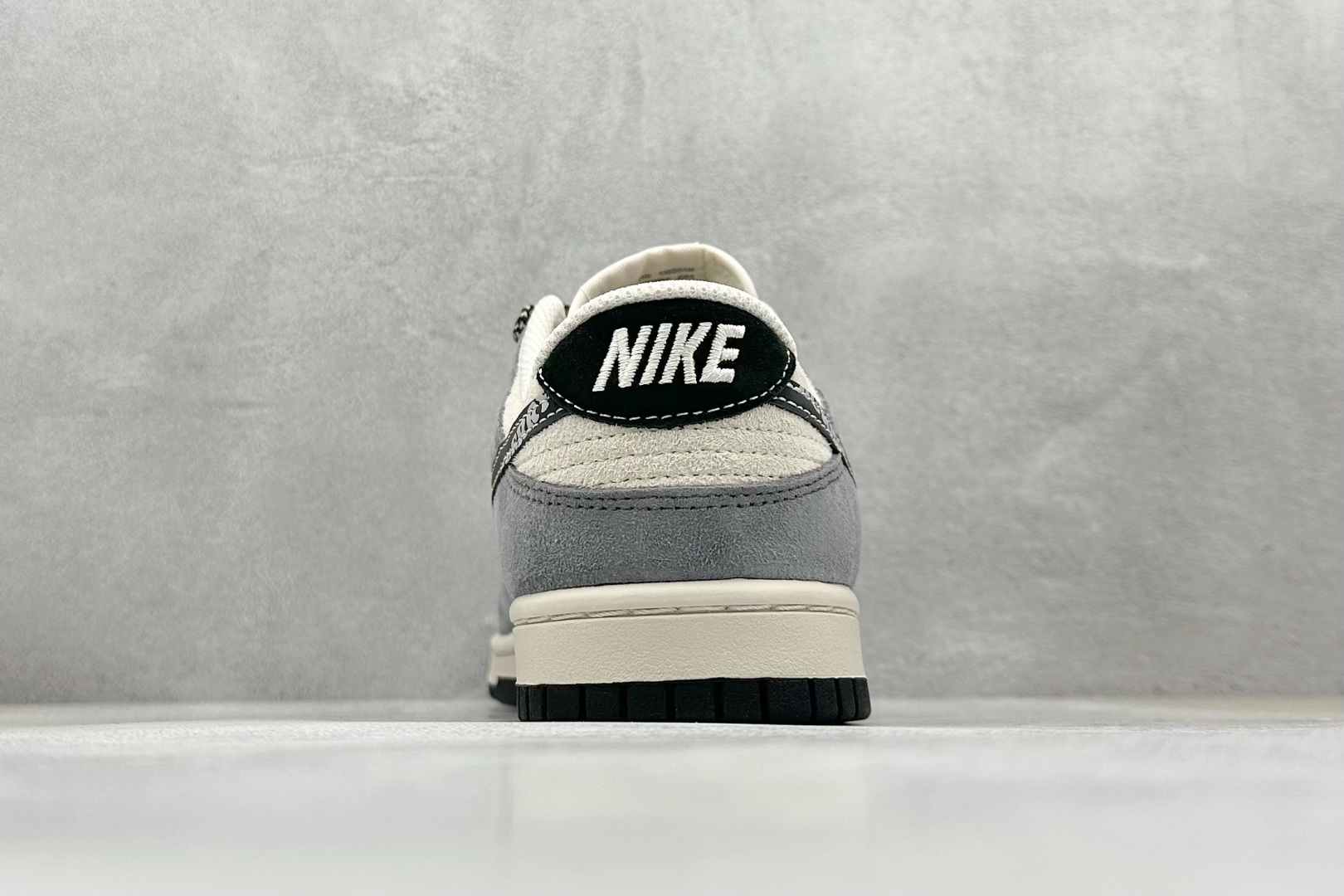 Nk SB Dunk Low 米灰字母勾 周年高端定制 低帮休闲板鞋 DJ2024-083