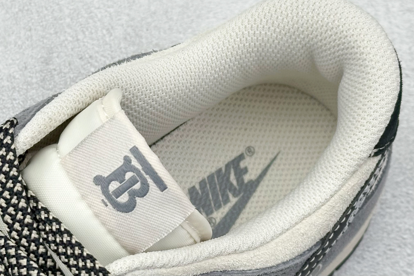 Nk SB Dunk Low 米灰字母勾 周年高端定制 低帮休闲板鞋 DJ2024-083