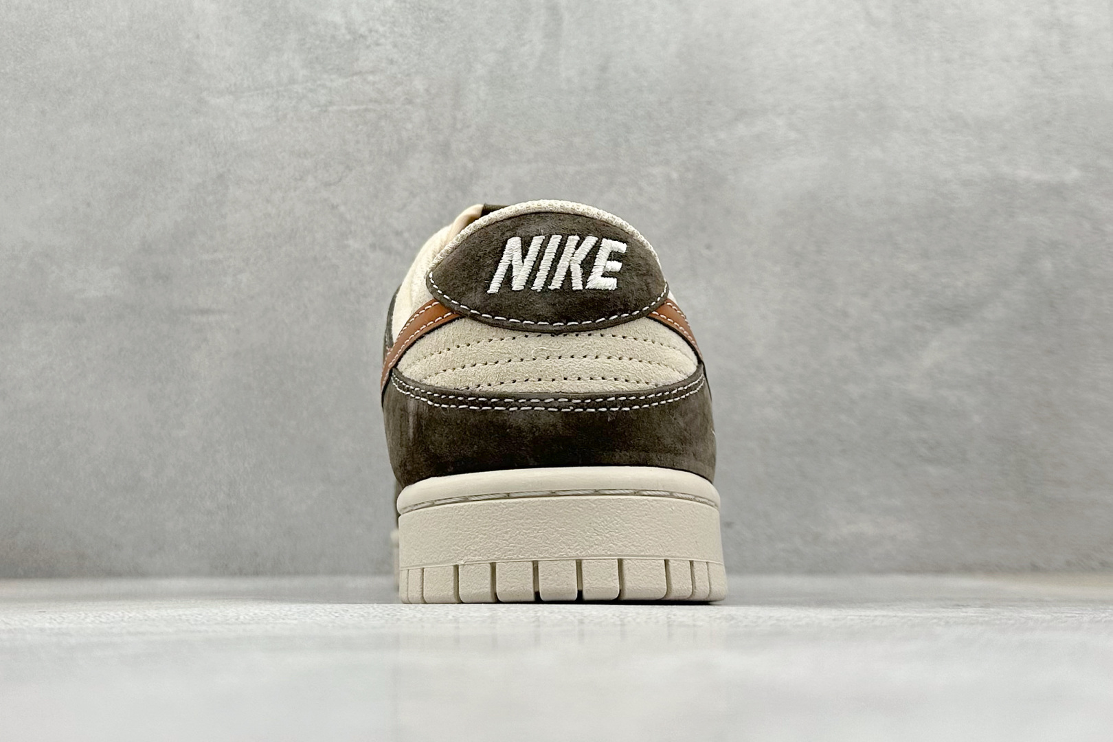 Nk SB Dunk Low Stray Rats联名 猪八米棕勾 低帮休闲板鞋 DJ2024-082