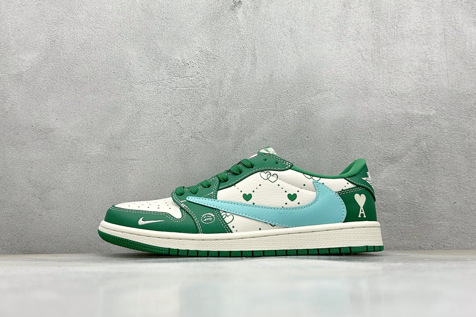 Travis Scott x Fragment Design x Air Jordan 1 Low OG SP AJ1 艾米联名 米绿爱心 低帮文化休闲板鞋 LD2025-030