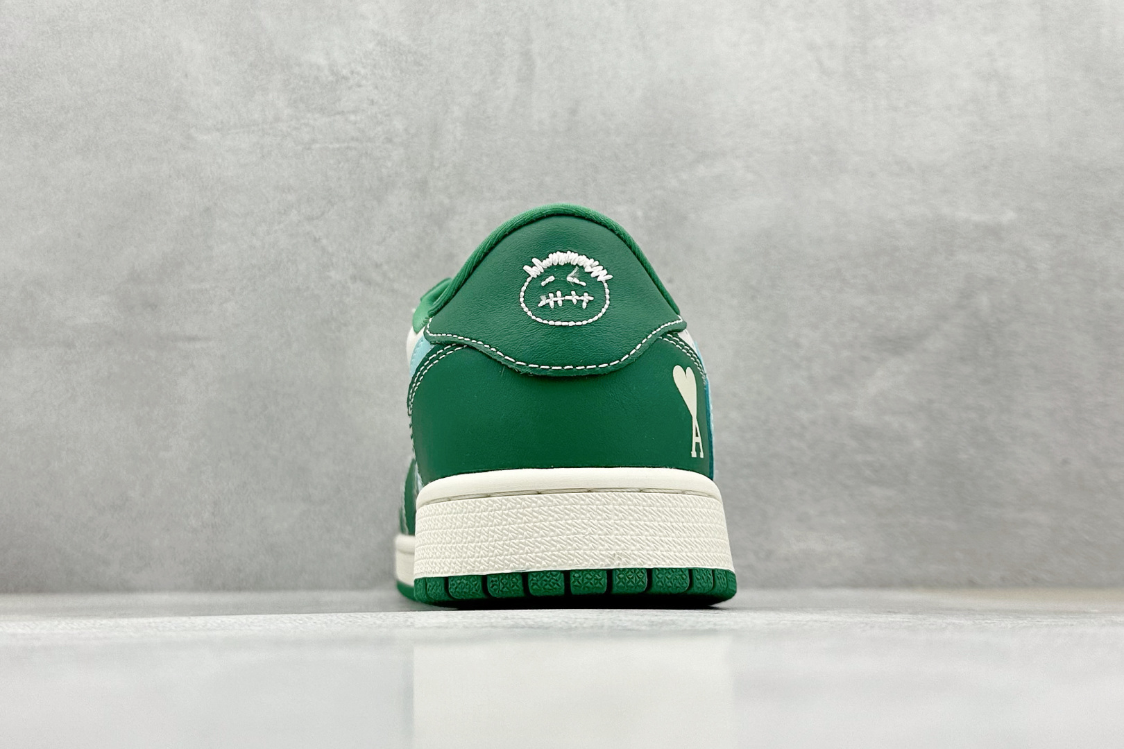 Travis Scott x Fragment Design x Air Jordan 1 Low OG SP AJ1 艾米联名 米绿爱心 低帮文化休闲板鞋 LD2025-030