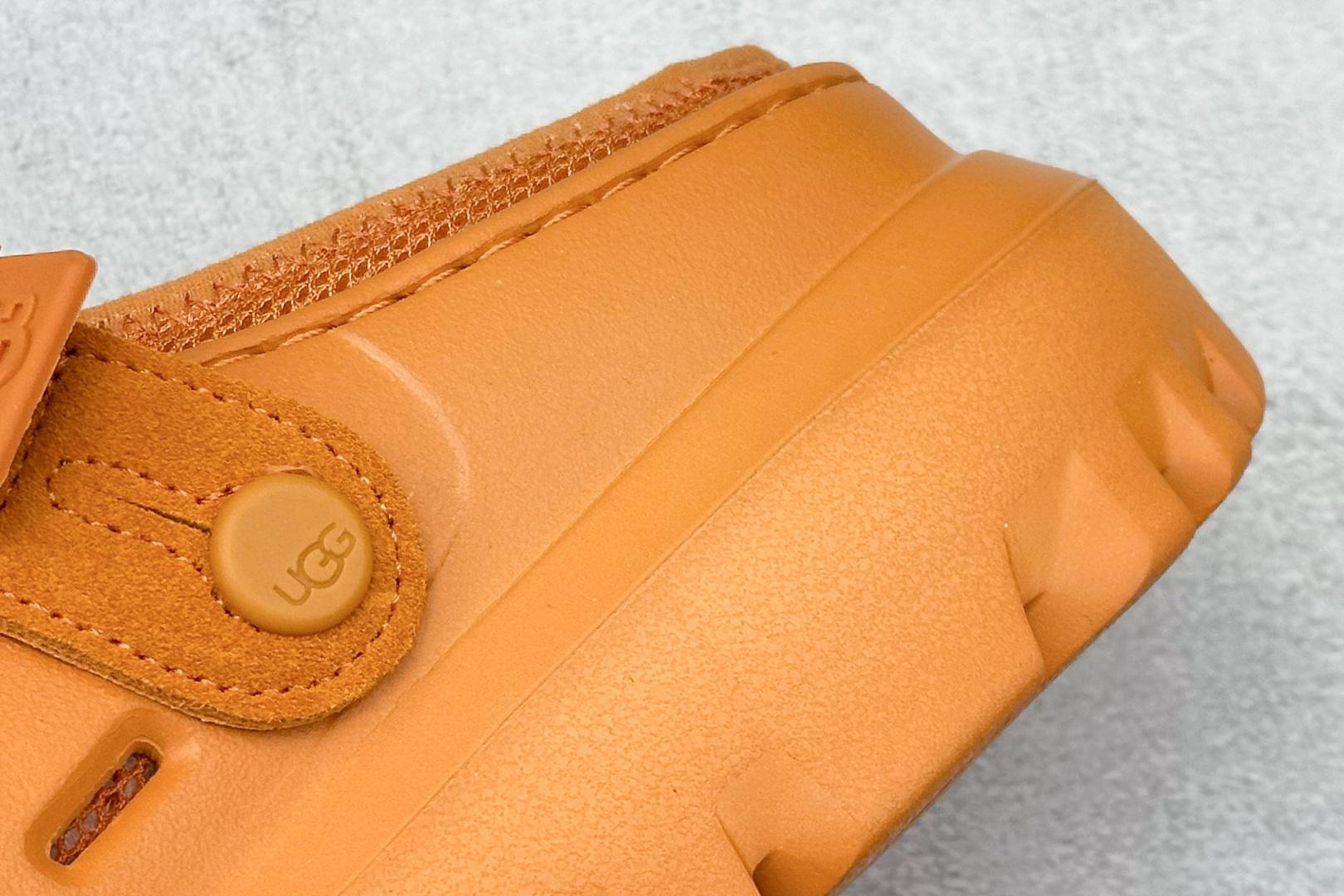 UGG GoldenGlow Slide 简约时尚 EVA 防磨一脚蹬拖鞋 1166912