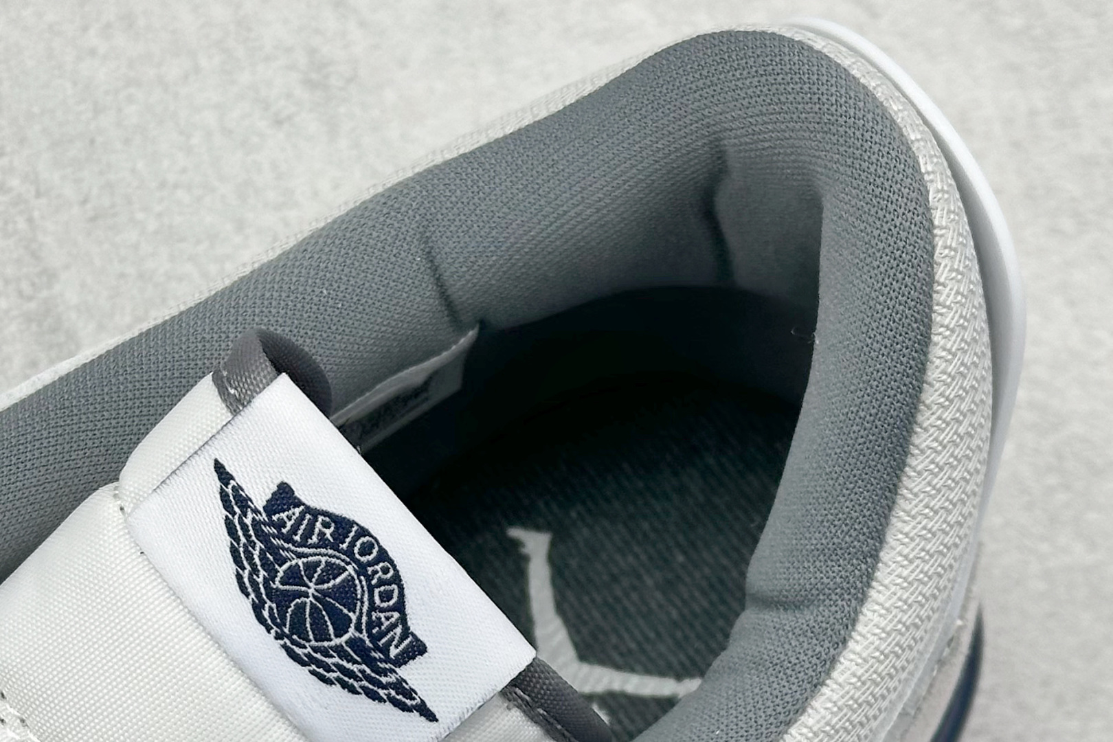 最强312 Air Jordan Legacy 312 Low 有着交错结合的设计 CD7069-124