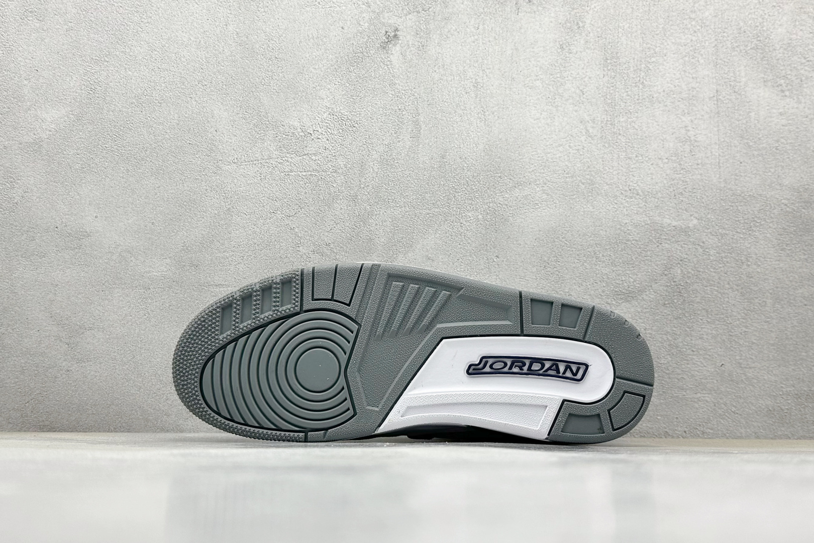 最强312 Air Jordan Legacy 312 Low 有着交错结合的设计 CD7069-124