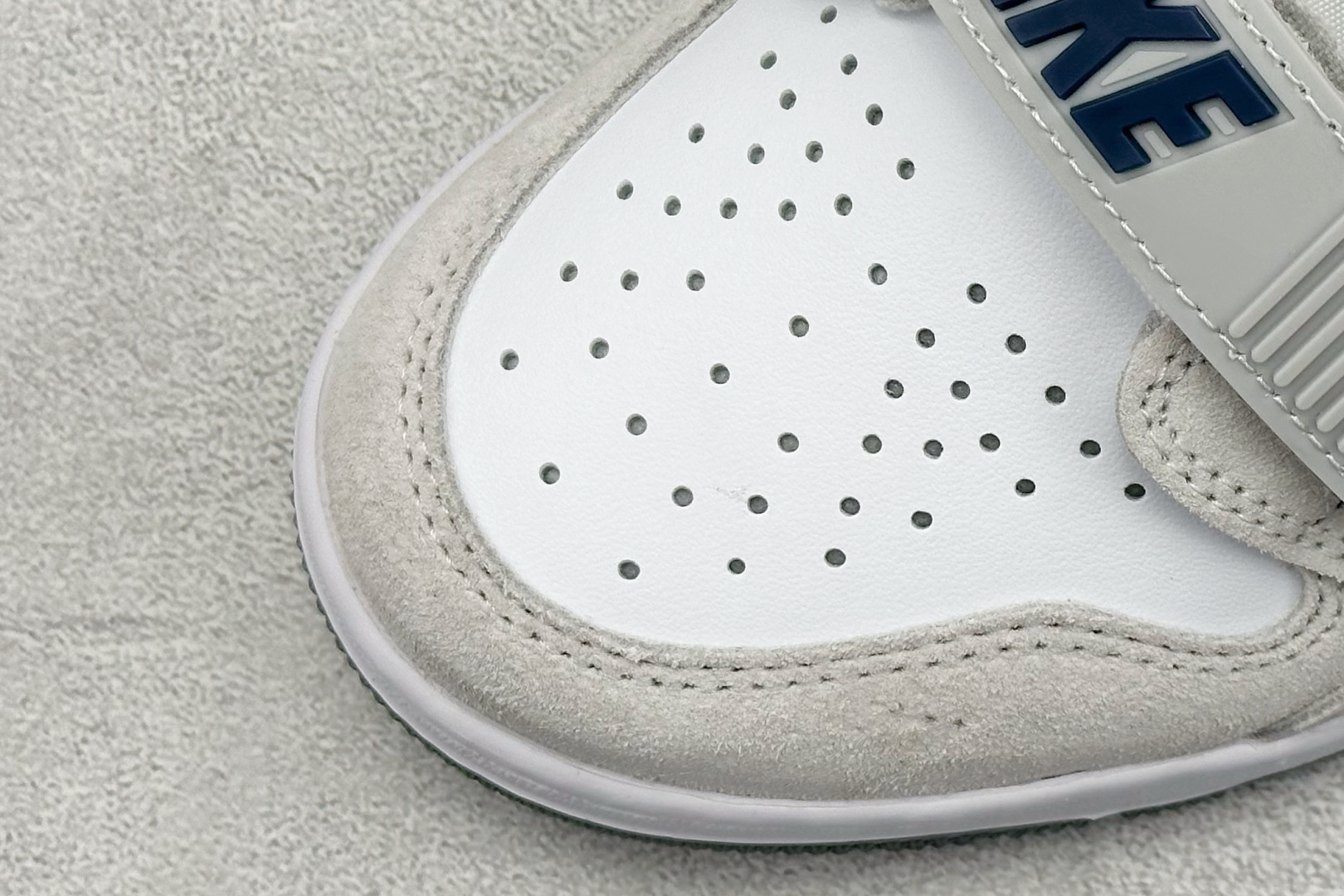 最强312 Air Jordan Legacy 312 Low 有着交错结合的设计 CD7069-124