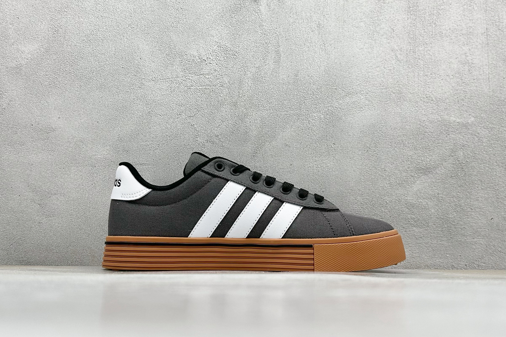 140 GX版 Adidas Barreda Daily 4.0 阿迪舒适减震低帮休闲板鞋 IF4492-011