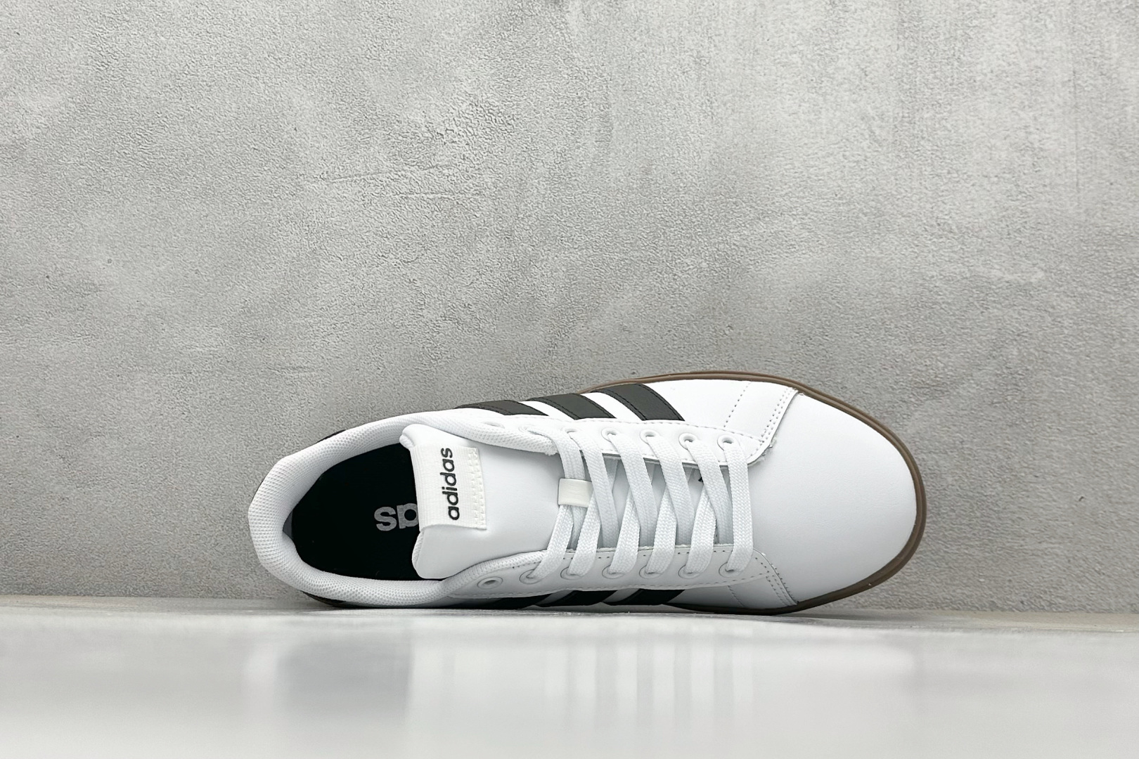 140 GX版 Adidas Barreda Daily 4.0 阿迪舒适减震低帮休闲板鞋 JR0077-01