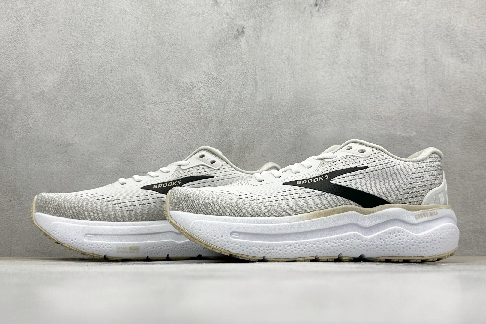 180 Z版 Brooks 布鲁克斯 Hyperion Max 2 超弹轻盈跑步鞋 110431 1D 125-Chinese UA Cheap High Quatity Brand Clothes Bags handbags Sneakers wholesale wholesaler seller from China Factory suppliers Fashion Clothing Shoes best Quality Beautiful Price 180 Z版 Brooks 布鲁克斯 Hyperion Max 2 超弹轻盈跑步鞋 110431 1D 125