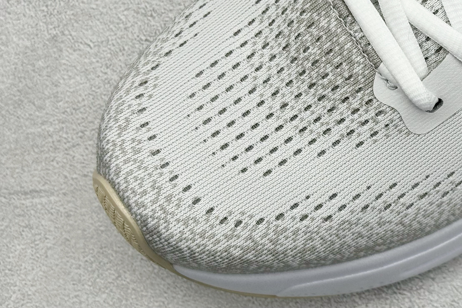 180 Z版 Brooks 布鲁克斯 Hyperion Max 2 超弹轻盈跑步鞋 110431 1D 125-Chinese UA Cheap High Quatity Brand Clothes Bags handbags Sneakers wholesale wholesaler seller from China Factory suppliers Fashion Clothing Shoes best Quality Beautiful Price 180 Z版 Brooks 布鲁克斯 Hyperion Max 2 超弹轻盈跑步鞋 110431 1D 125