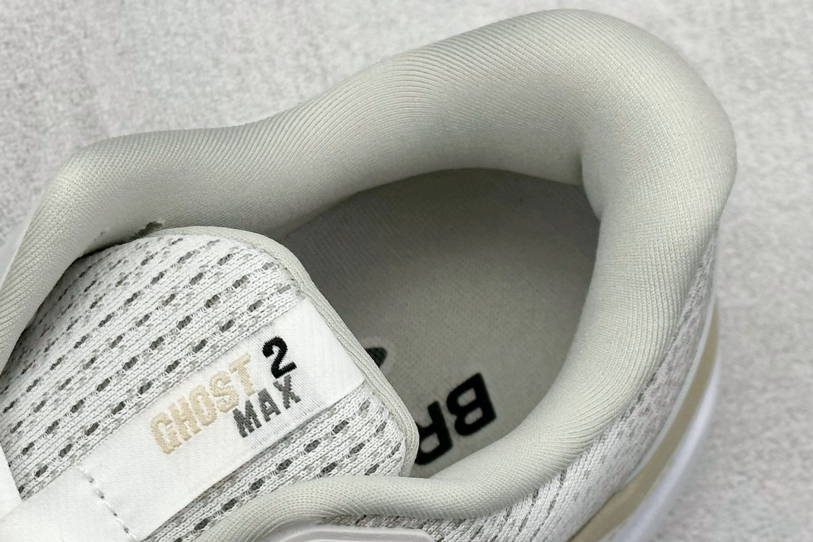 180 Z版 Brooks 布鲁克斯 Hyperion Max 2 超弹轻盈跑步鞋 110431 1D 125-Chinese UA Cheap High Quatity Brand Clothes Bags handbags Sneakers wholesale wholesaler seller from China Factory suppliers Fashion Clothing Shoes best Quality Beautiful Price 180 Z版 Brooks 布鲁克斯 Hyperion Max 2 超弹轻盈跑步鞋 110431 1D 125