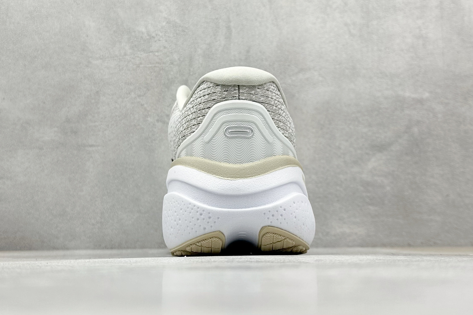 180 Z版 Brooks 布鲁克斯 Hyperion Max 2 超弹轻盈跑步鞋 110431 1D 125-Chinese UA Cheap High Quatity Brand Clothes Bags handbags Sneakers wholesale wholesaler seller from China Factory suppliers Fashion Clothing Shoes best Quality Beautiful Price 180 Z版 Brooks 布鲁克斯 Hyperion Max 2 超弹轻盈跑步鞋 110431 1D 125