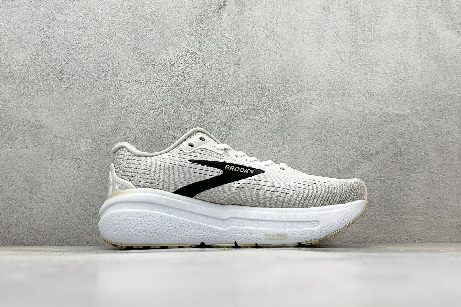 180 Z版 Brooks 布鲁克斯 Hyperion Max 2 超弹轻盈跑步鞋 110431 1D 125-Chinese UA Cheap High Quatity Brand Clothes Bags handbags Sneakers wholesale wholesaler seller from China Factory suppliers Fashion Clothing Shoes best Quality Beautiful Price 180 Z版 Brooks 布鲁克斯 Hyperion Max 2 超弹轻盈跑步鞋 110431 1D 125