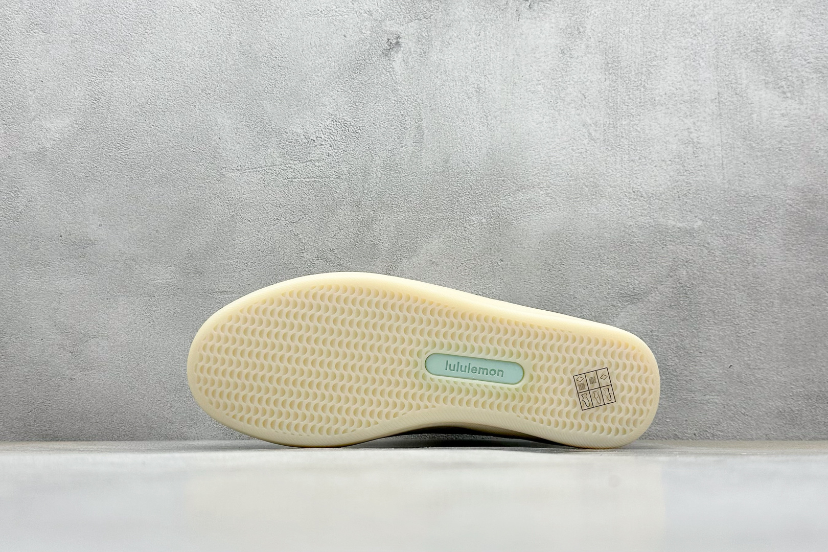 200 lululemon Cityverse 露露乐檬极简主义减震耐磨低帮生活休闲鞋