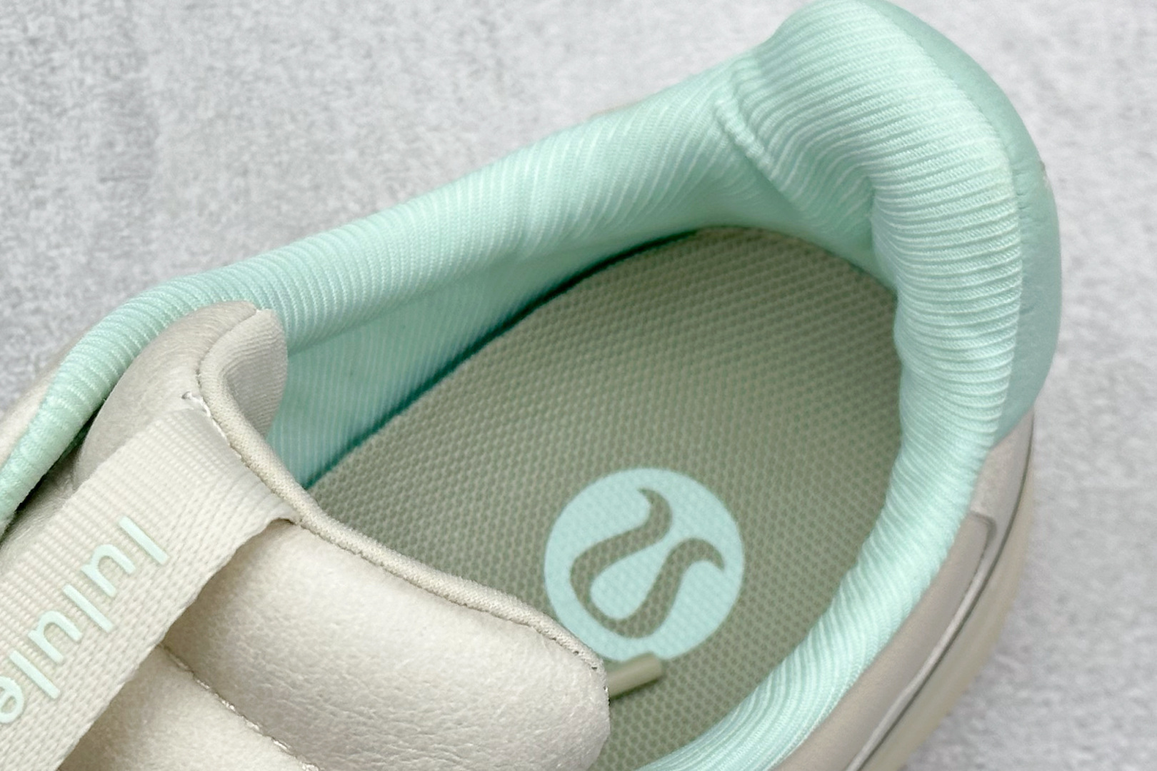 200 lululemon Cityverse 露露乐檬极简主义减震耐磨低帮生活休闲鞋