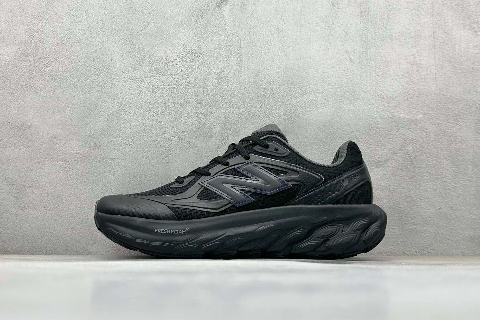 NO:345541,Local store private New Balance NB Fresh Foam Evoz Comfortable and wear-resistant low-top running shoes Pure original version inspired by Fresh Foam comfortable riding Running shoes take plush comfort to the next level This shoe is designed to provide our soft cushioned sole experience with FreshFoam technology to balance peak performance with first-class cushioning Product number: UTRNWF Size 40-45 Code 33,19860909本地 放店私 New Balance NB Fresh Foam Evoz舒适耐磨低帮跑步鞋 纯原版本受到Fresh Foam舒适骑行的启发跑鞋将毛绒舒适感提升到一个新的水平这款鞋旨在提供我们柔软 缓震的足底体验采用FreshFoam技术可平衡巅峰性能和一流的缓震性能 货号: UTRNWF 尺码40-45 编码33,,Men's shoes