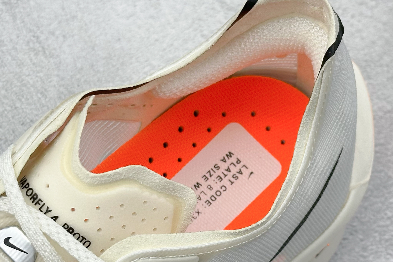 300 Nike ZoomX Vaporfly NEXT%4 减震马拉松跑步鞋 全掌碳纤维 HF6413-100-Chinese UA Cheap High Quatity Brand Clothes Bags handbags Sneakers wholesale wholesaler seller from China Factory suppliers Fashion Clothing Shoes best Quality Beautiful Price 300 Nike ZoomX Vaporfly NEXT%4 减震马拉松跑步鞋 全掌碳纤维 HF6413-100