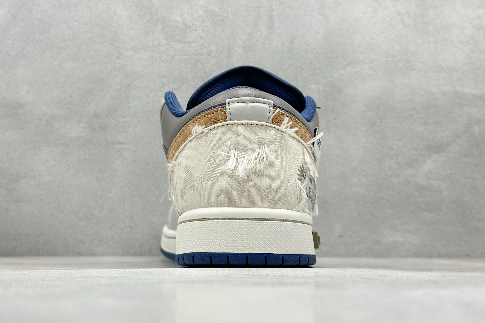 300 FS版 Air Jordan 1 Retro Low 熊猫恶作剧 拓荒骑士 荒无地 棕灰 553558-414-Chinese UA Cheap High Quatity Brand Clothes Bags handbags Sneakers wholesale wholesaler seller from China Factory suppliers Fashion Clothing Shoes best Quality Beautiful Price 300 FS版 Air Jordan 1 Retro Low 熊猫恶作剧 拓荒骑士 荒无地 棕灰 553558-414