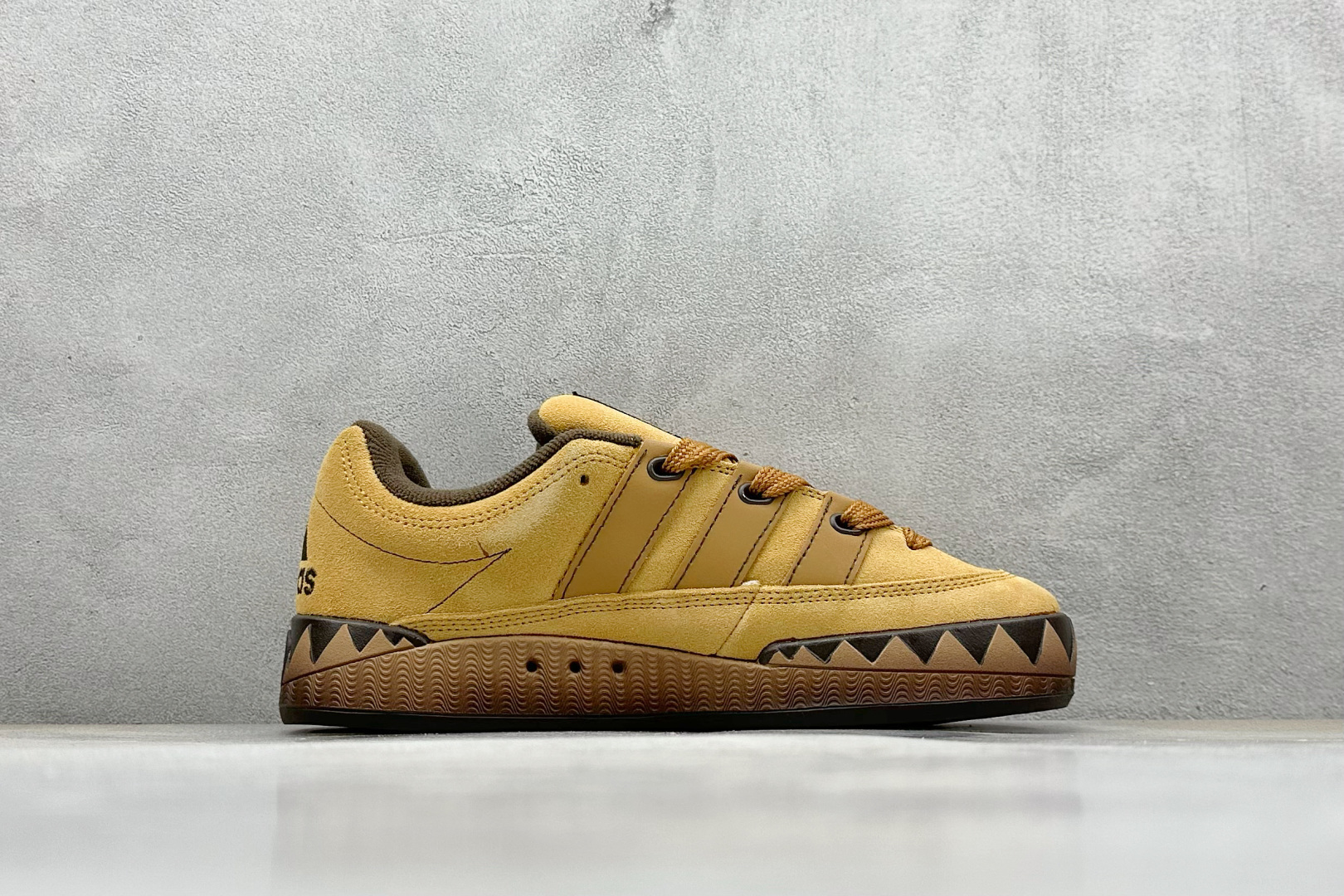 170 TG版 Adidas Adimatic Low 马蒂奇系列低帮 复古鲨鱼面包鞋运动休闲滑板板鞋 JR8035