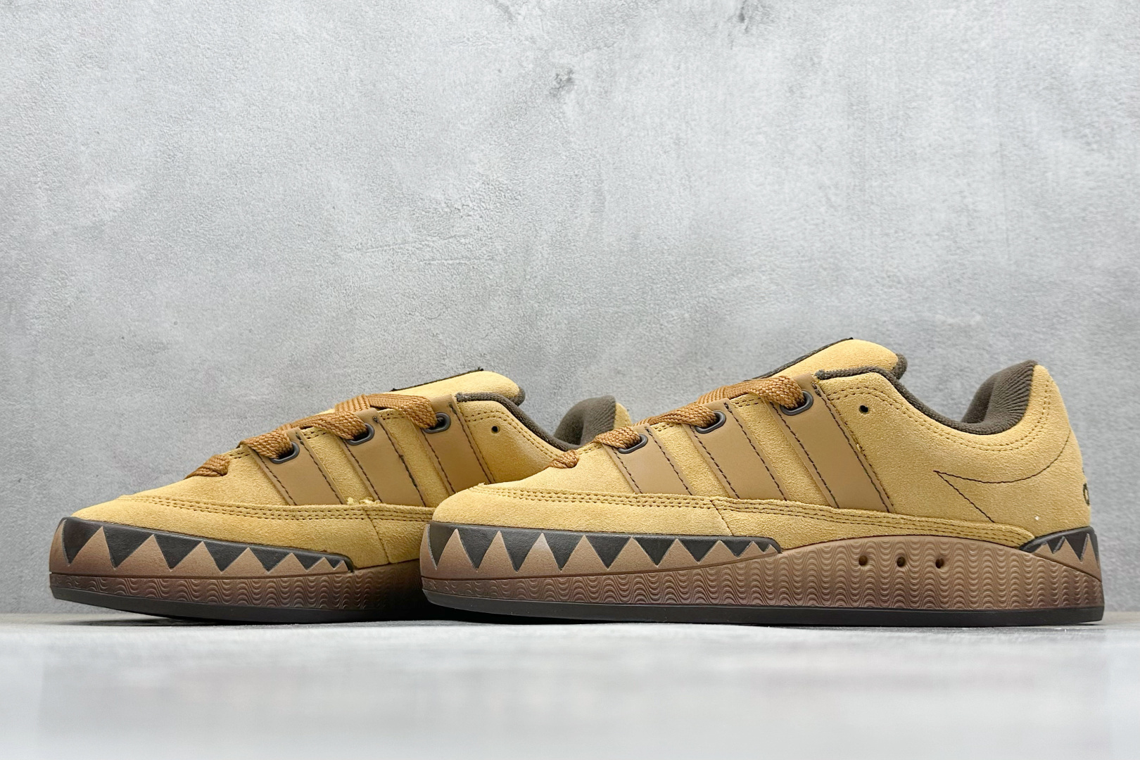 170 TG版 Adidas Adimatic Low 马蒂奇系列低帮 复古鲨鱼面包鞋运动休闲滑板板鞋 JR8035