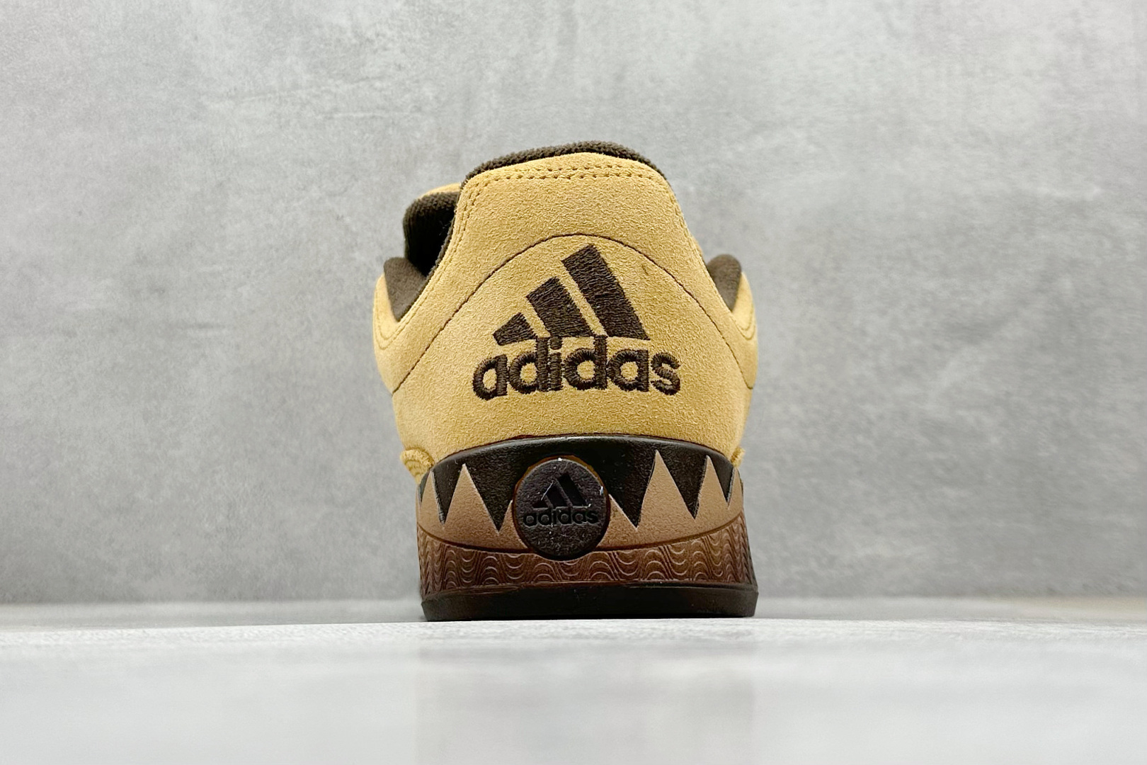 170 TG版 Adidas Adimatic Low 马蒂奇系列低帮 复古鲨鱼面包鞋运动休闲滑板板鞋 JR8035