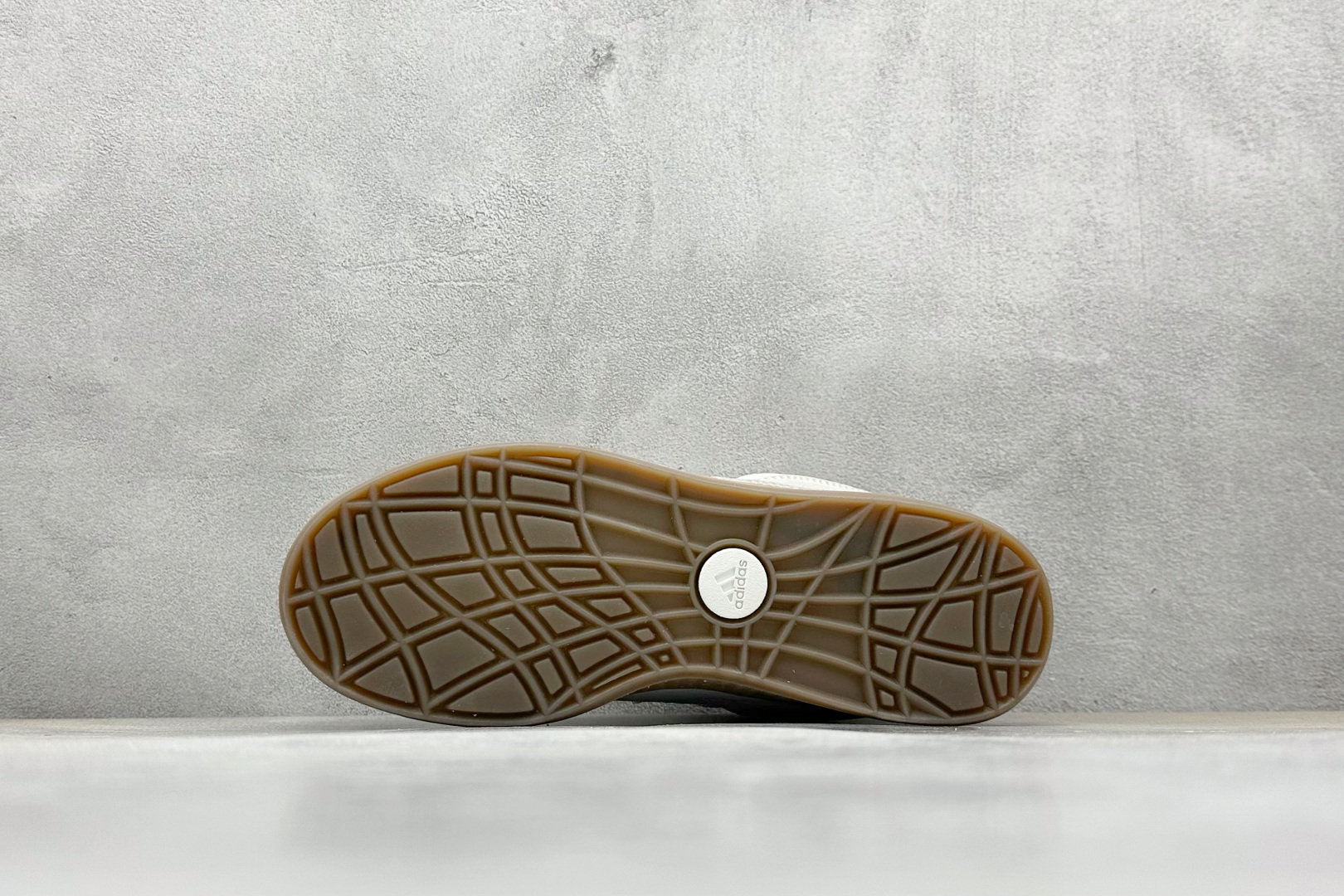 170 TG版 Adidas Adimatic Low 马蒂奇系列低帮 复古鲨鱼面包鞋运动休闲滑板板鞋 ID0847-Chinese UA Cheap High Quatity Brand Clothes Bags handbags Sneakers wholesale wholesaler seller from China Factory suppliers Fashion Clothing Shoes best Quality Beautiful Price 170 TG版 Adidas Adimatic Low 马蒂奇系列低帮 复古鲨鱼面包鞋运动休闲滑板板鞋 ID0847