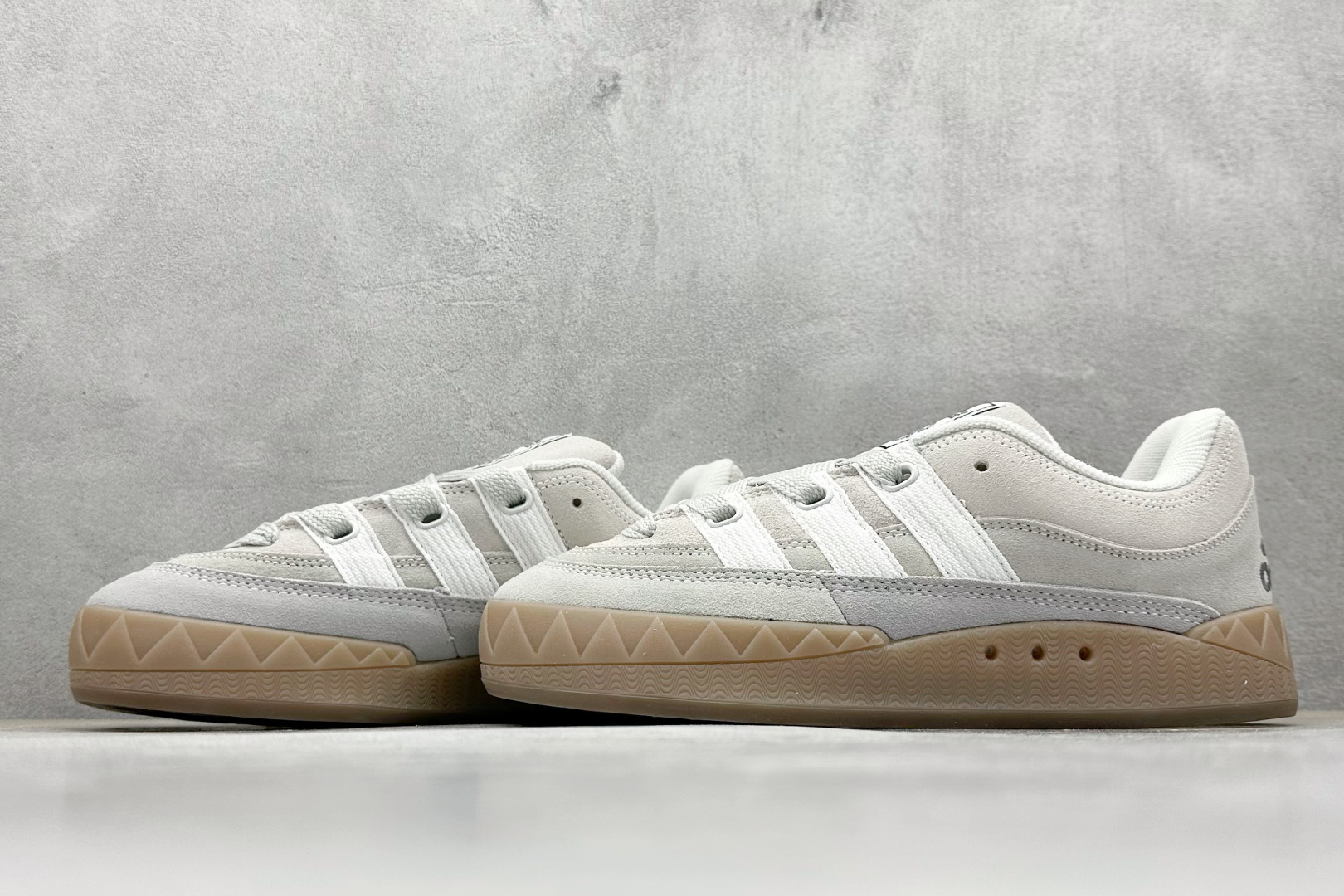 170 TG版 Adidas Adimatic Low 马蒂奇系列低帮 复古鲨鱼面包鞋运动休闲滑板板鞋 ID0847-Chinese UA Cheap High Quatity Brand Clothes Bags handbags Sneakers wholesale wholesaler seller from China Factory suppliers Fashion Clothing Shoes best Quality Beautiful Price 170 TG版 Adidas Adimatic Low 马蒂奇系列低帮 复古鲨鱼面包鞋运动休闲滑板板鞋 ID0847