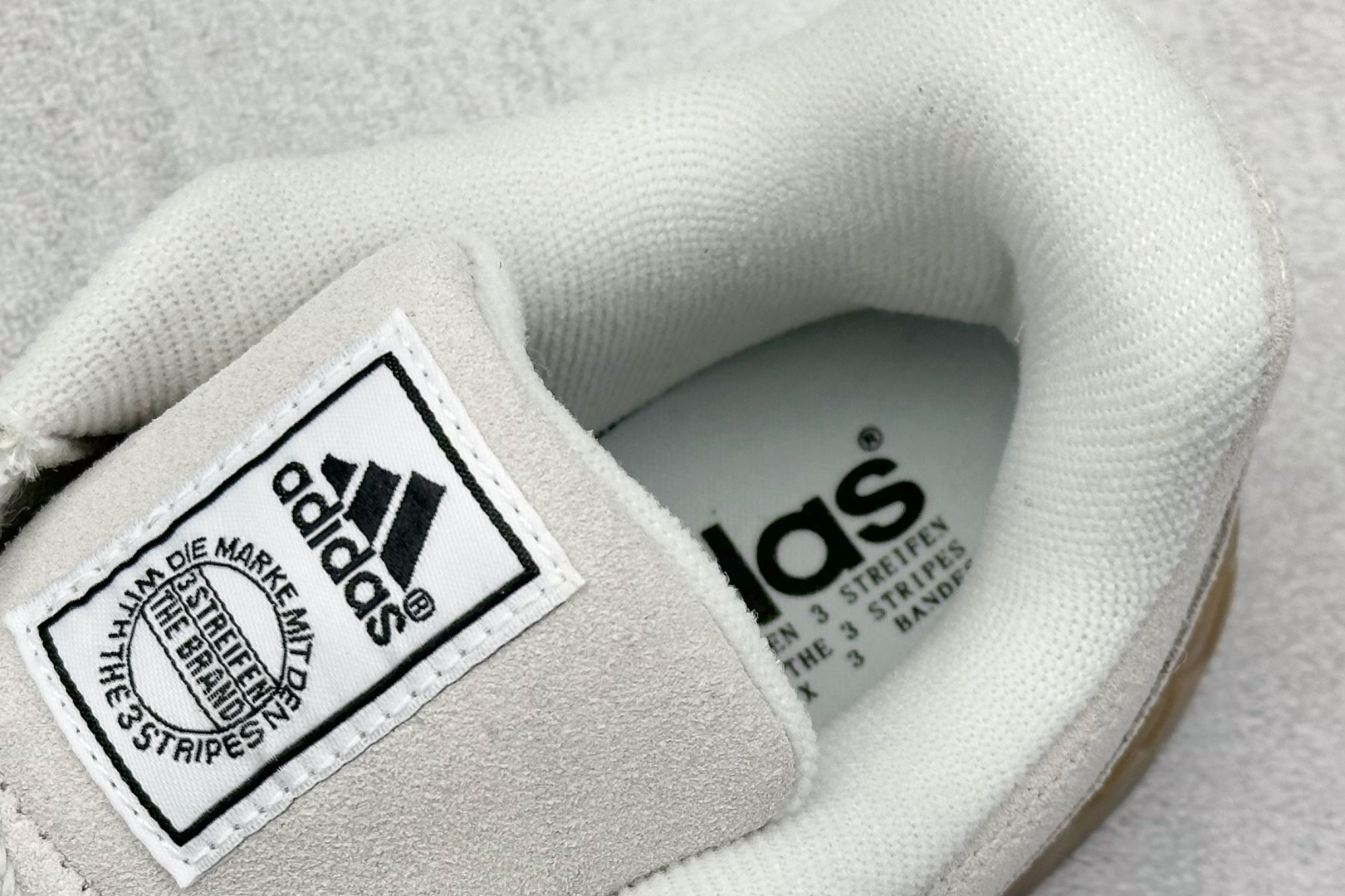 170 TG版 Adidas Adimatic Low 马蒂奇系列低帮 复古鲨鱼面包鞋运动休闲滑板板鞋 ID0847-Chinese UA Cheap High Quatity Brand Clothes Bags handbags Sneakers wholesale wholesaler seller from China Factory suppliers Fashion Clothing Shoes best Quality Beautiful Price 170 TG版 Adidas Adimatic Low 马蒂奇系列低帮 复古鲨鱼面包鞋运动休闲滑板板鞋 ID0847