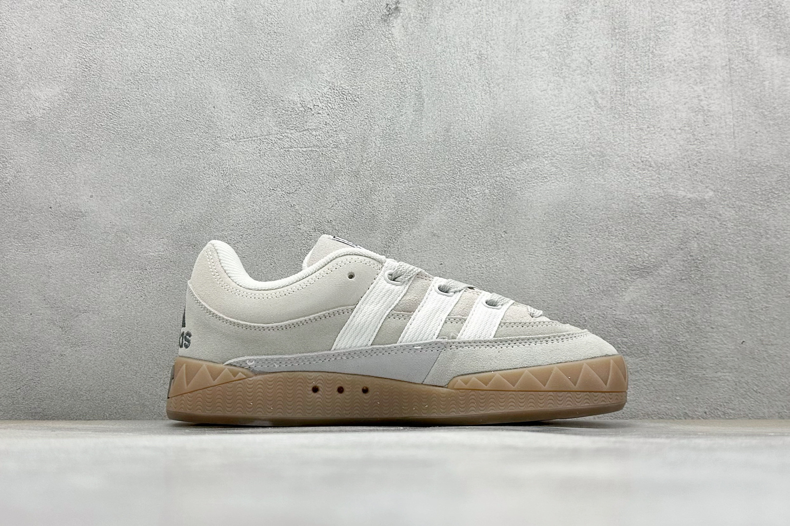 170 TG版 Adidas Adimatic Low 马蒂奇系列低帮 复古鲨鱼面包鞋运动休闲滑板板鞋 ID0847-Chinese UA Cheap High Quatity Brand Clothes Bags handbags Sneakers wholesale wholesaler seller from China Factory suppliers Fashion Clothing Shoes best Quality Beautiful Price 170 TG版 Adidas Adimatic Low 马蒂奇系列低帮 复古鲨鱼面包鞋运动休闲滑板板鞋 ID0847