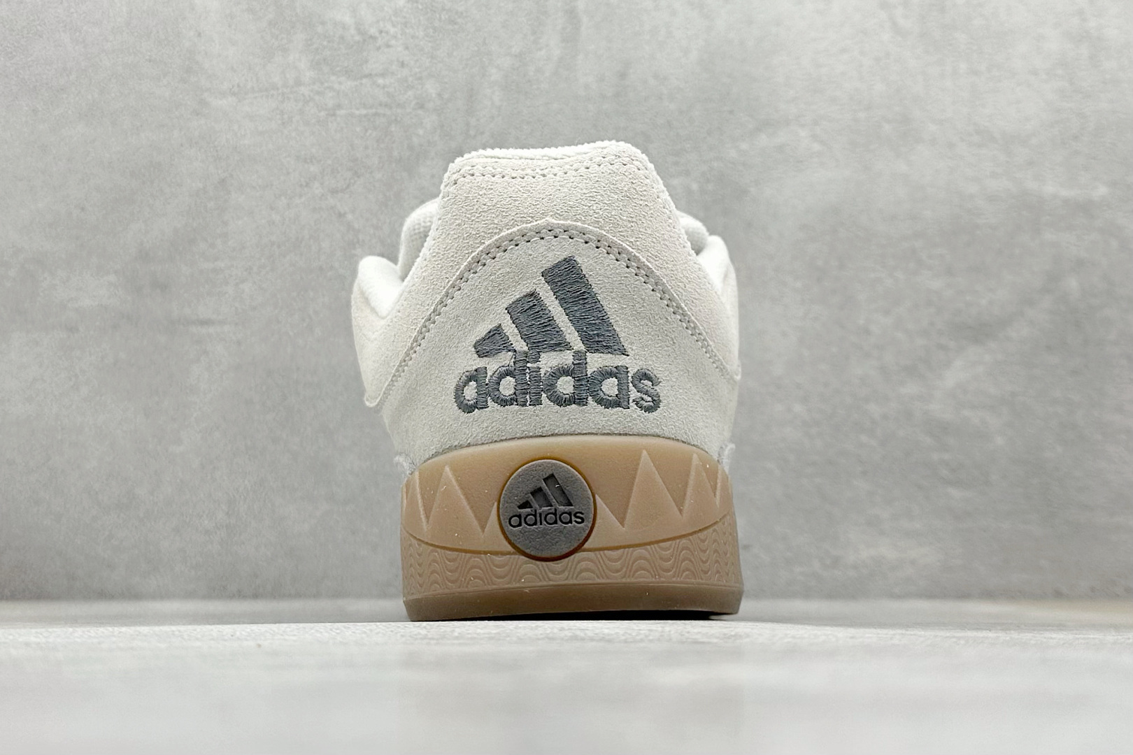 170 TG版 Adidas Adimatic Low 马蒂奇系列低帮 复古鲨鱼面包鞋运动休闲滑板板鞋 ID0847-Chinese UA Cheap High Quatity Brand Clothes Bags handbags Sneakers wholesale wholesaler seller from China Factory suppliers Fashion Clothing Shoes best Quality Beautiful Price 170 TG版 Adidas Adimatic Low 马蒂奇系列低帮 复古鲨鱼面包鞋运动休闲滑板板鞋 ID0847