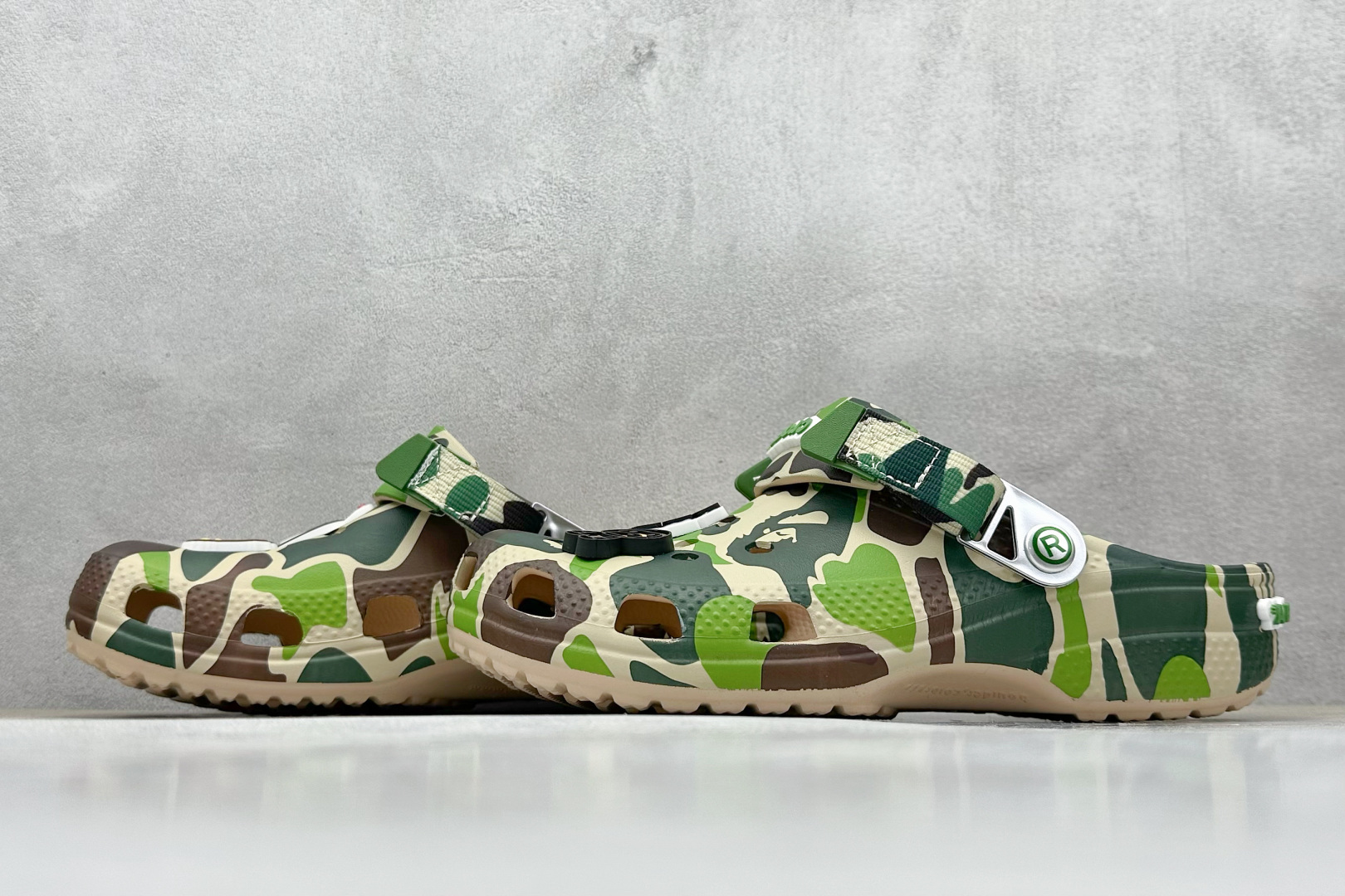 150 Crocs Classic Cl卡洛驰 明星-Chinese UA Cheap High Quatity Brand Clothes Bags handbags Sneakers wholesale wholesaler seller from China Factory suppliers Fashion Clothing Shoes best Quality Beautiful Price 150 Crocs Classic Cl卡洛驰 明星