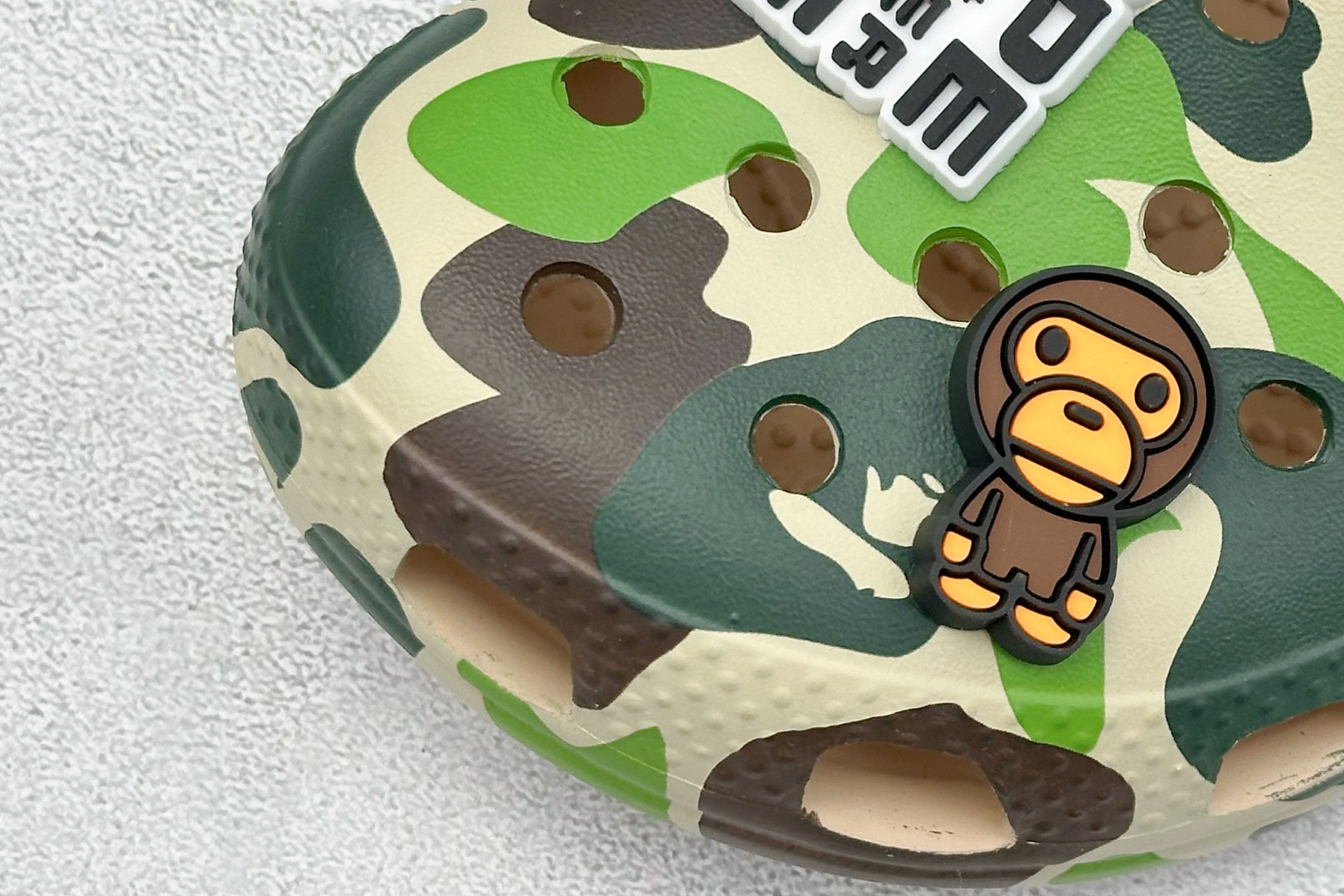 150 Crocs Classic Cl卡洛驰 明星-Chinese UA Cheap High Quatity Brand Clothes Bags handbags Sneakers wholesale wholesaler seller from China Factory suppliers Fashion Clothing Shoes best Quality Beautiful Price 150 Crocs Classic Cl卡洛驰 明星