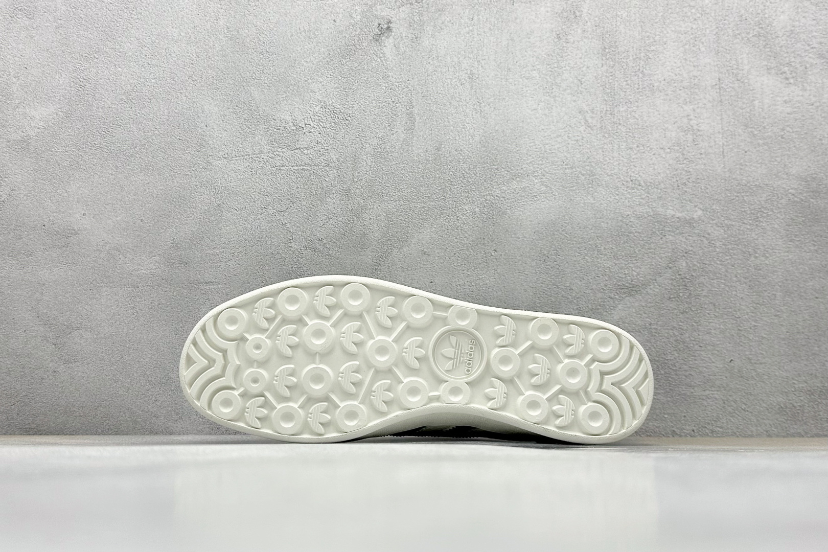 240 AD Originals Gazelle INdoor x GUCCI 三叶草休闲防滑耐磨低帮板鞋 DD6608-Chinese UA Cheap High Quatity Brand Clothes Bags handbags Sneakers wholesale wholesaler seller from China Factory suppliers Fashion Clothing Shoes best Quality Beautiful Price 240 AD Originals Gazelle INdoor x GUCCI 三叶草休闲防滑耐磨低帮板鞋 DD6608