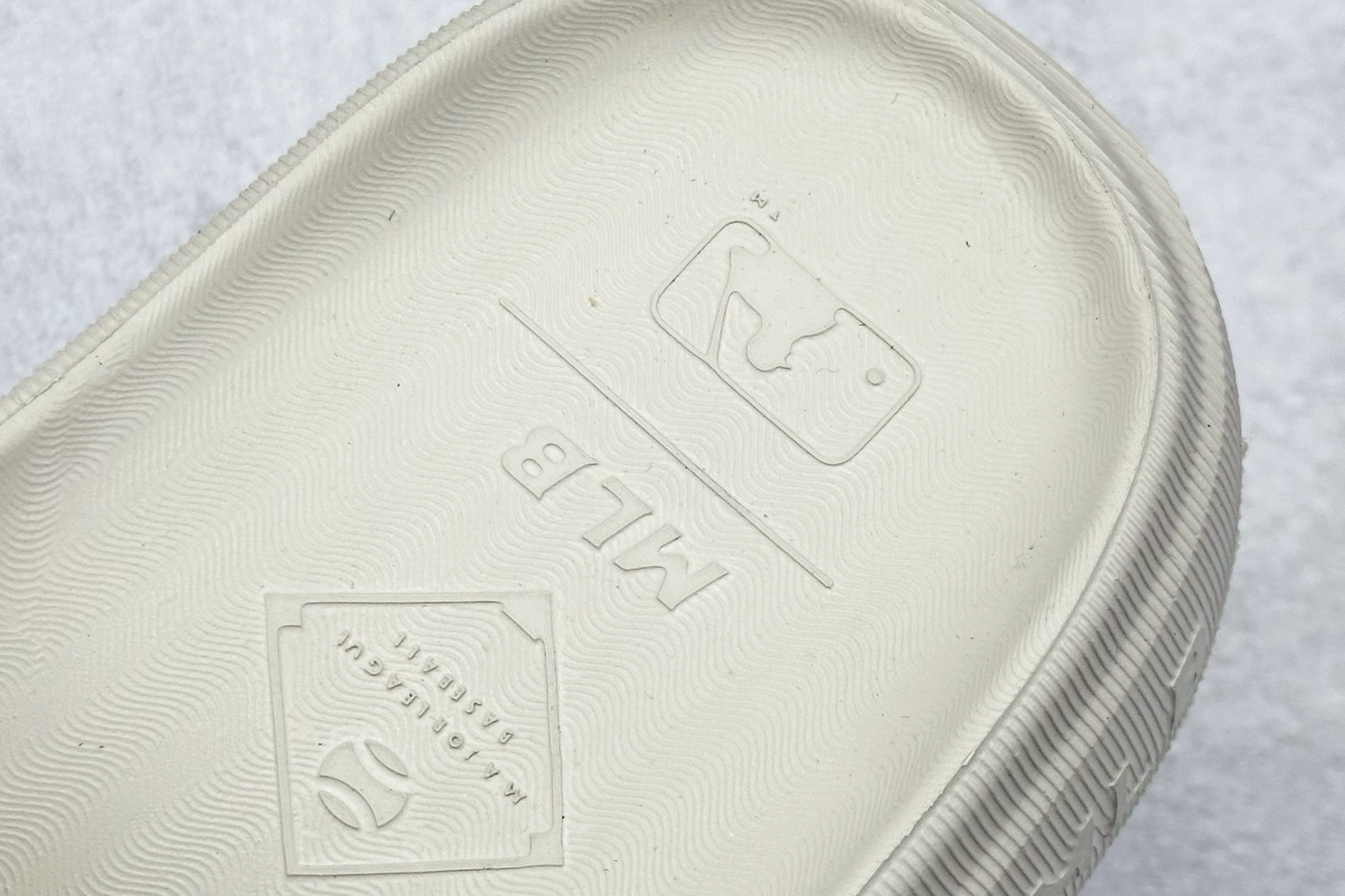 110 NY版 MLB Skipper Slide 纽约洋基队 夏季休闲拖鞋 3ALPS0153