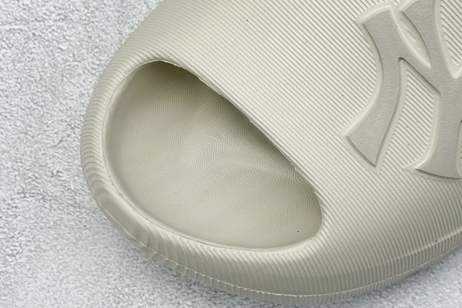 110 NY版 MLB Skipper Slide 纽约洋基队 夏季休闲拖鞋 3ALPS0153