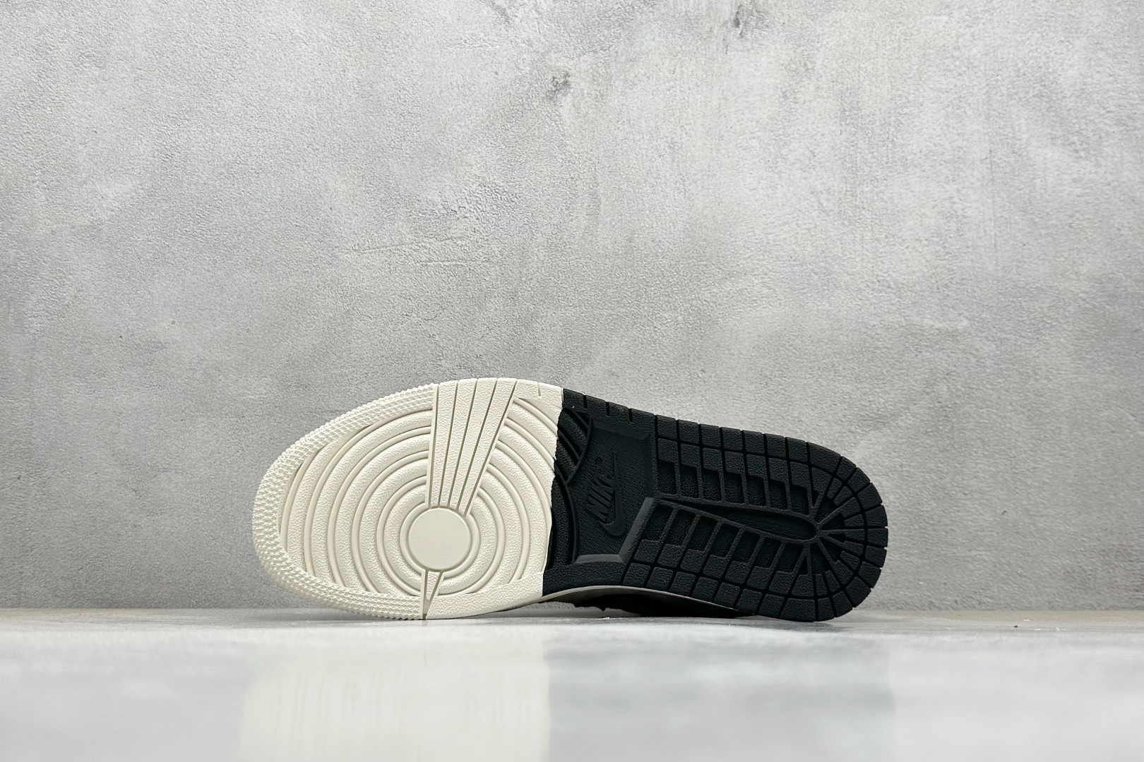 220 XC版 Air Jordan 1 Retro Low x Supreme 米黑小钩 SJ9950-043