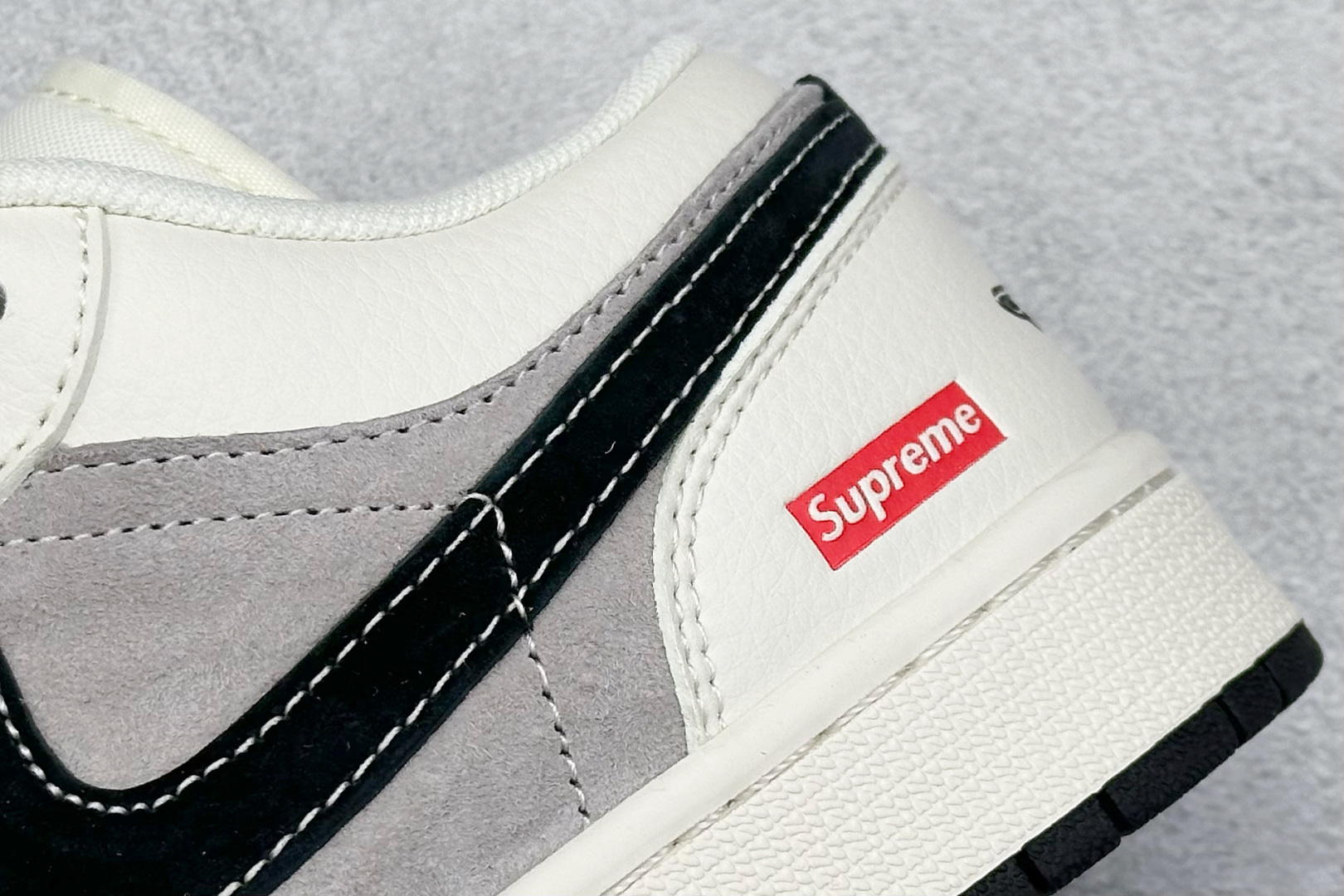 220 XC版 Air Jordan 1 Retro Low x Supreme 米黑小钩 SJ9950-043