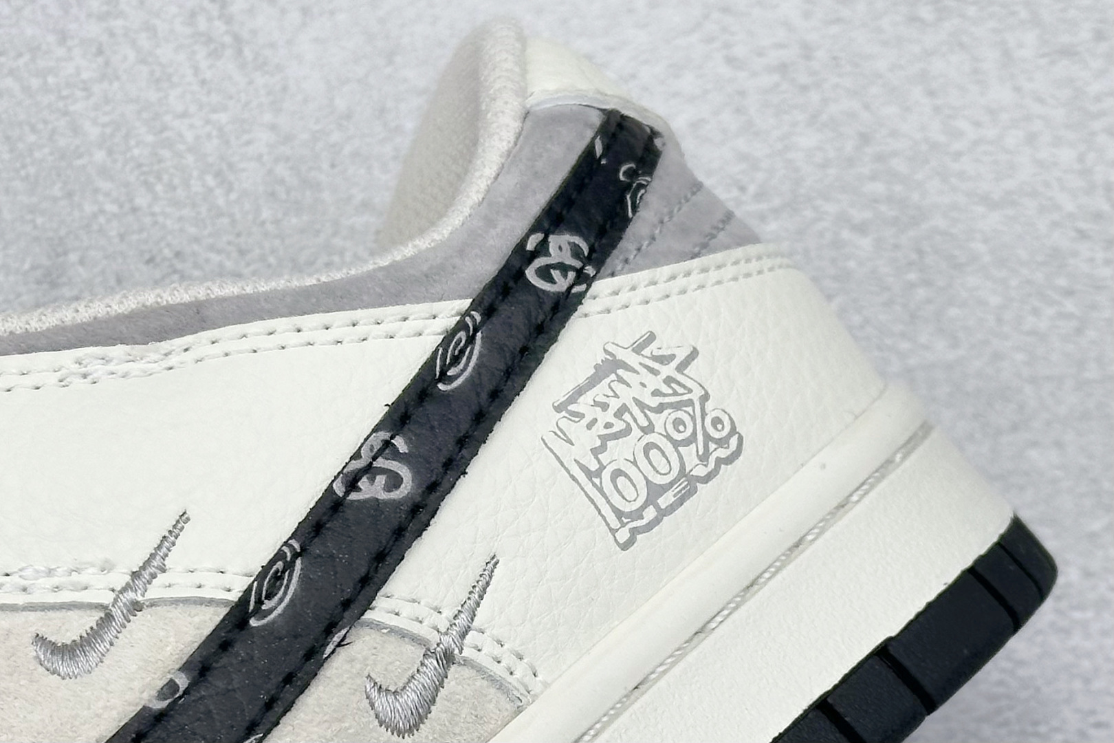 240 XC版 Nk SB Dunk Low 斯图西联名 米黑花勾 周年高端定制 低帮休闲板鞋 DJ2024-055-Chinese UA Cheap High Quatity Brand Clothes Bags handbags Sneakers wholesale wholesaler seller from China Factory suppliers Fashion Clothing Shoes best Quality Beautiful Price 240 XC版 Nk SB Dunk Low 斯图西联名 米黑花勾 周年高端定制 低帮休闲板鞋 DJ2024-055