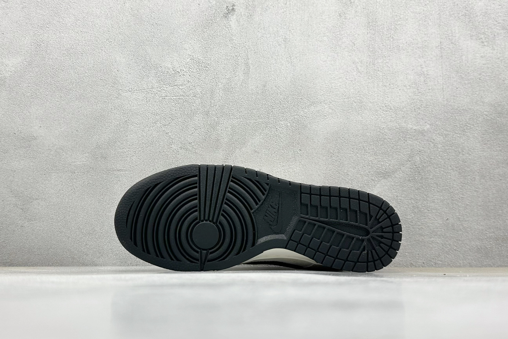 240 XC版 Nk SB Dunk Low 斯图西联名 米黑花勾 周年高端定制 低帮休闲板鞋 DJ2024-055-Chinese UA Cheap High Quatity Brand Clothes Bags handbags Sneakers wholesale wholesaler seller from China Factory suppliers Fashion Clothing Shoes best Quality Beautiful Price 240 XC版 Nk SB Dunk Low 斯图西联名 米黑花勾 周年高端定制 低帮休闲板鞋 DJ2024-055