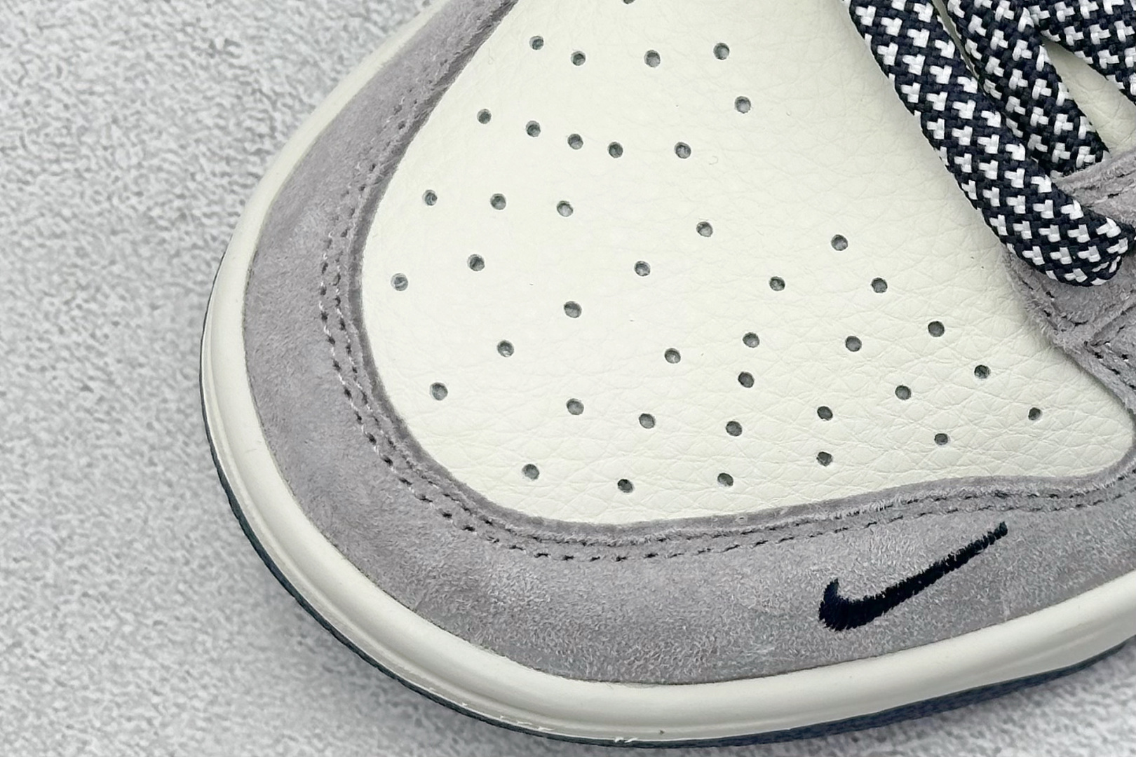 240 XC版 Nk SB Dunk Low MLB联名 刺绣蓝Logo 周年高端定制 低帮休闲板鞋 DJ2024-092-Chinese UA Cheap High Quatity Brand Clothes Bags handbags Sneakers wholesale wholesaler seller from China Factory suppliers Fashion Clothing Shoes best Quality Beautiful Price 240 XC版 Nk SB Dunk Low MLB联名 刺绣蓝Logo 周年高端定制 低帮休闲板鞋 DJ2024-092