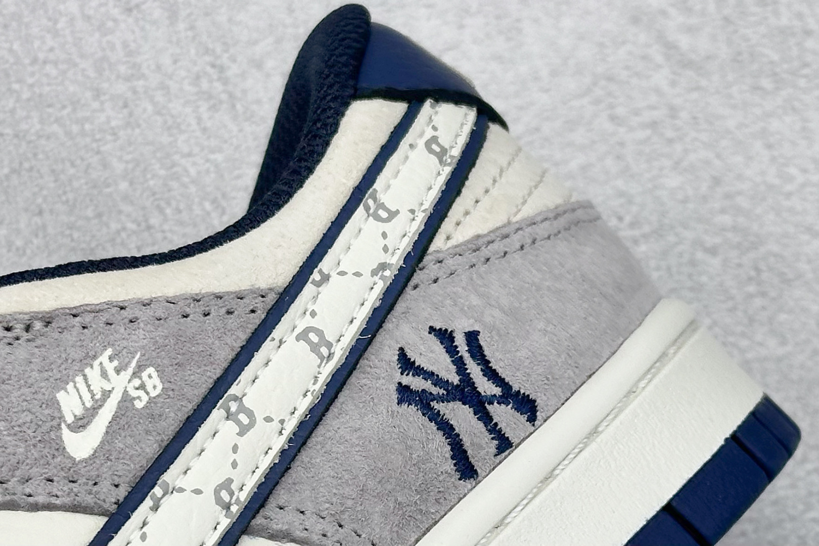 240 XC版 Nk SB Dunk Low MLB联名 刺绣蓝Logo 周年高端定制 低帮休闲板鞋 DJ2024-092-Chinese UA Cheap High Quatity Brand Clothes Bags handbags Sneakers wholesale wholesaler seller from China Factory suppliers Fashion Clothing Shoes best Quality Beautiful Price 240 XC版 Nk SB Dunk Low MLB联名 刺绣蓝Logo 周年高端定制 低帮休闲板鞋 DJ2024-092