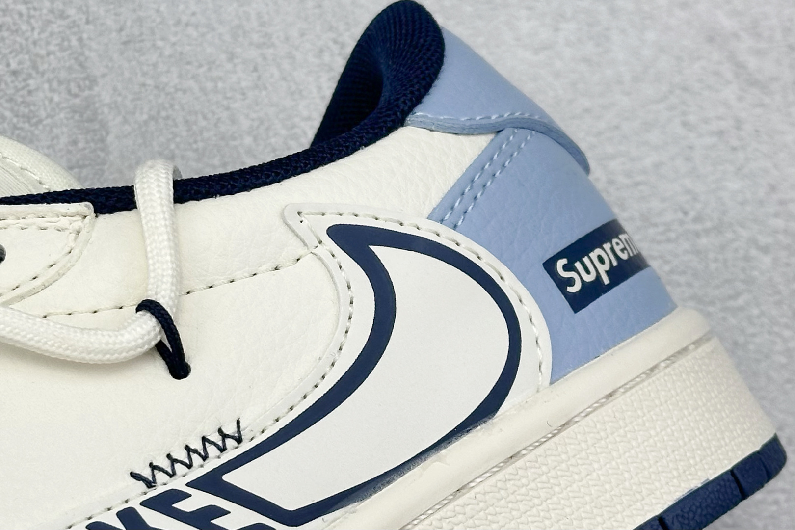 300 XC版 Travis Scott x Fragment Design x Air Jordan 1 Low SP AJ1 乔1 Supreme联名 白蓝抽绳 低帮文化休闲板鞋 DM6868-106