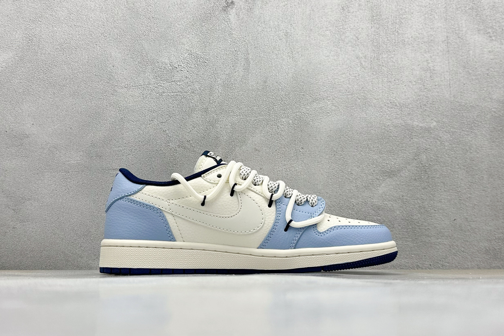 300 XC版 Travis Scott x Fragment Design x Air Jordan 1 Low SP AJ1 乔1 Supreme联名 白蓝抽绳 低帮文化休闲板鞋 DM6868-106