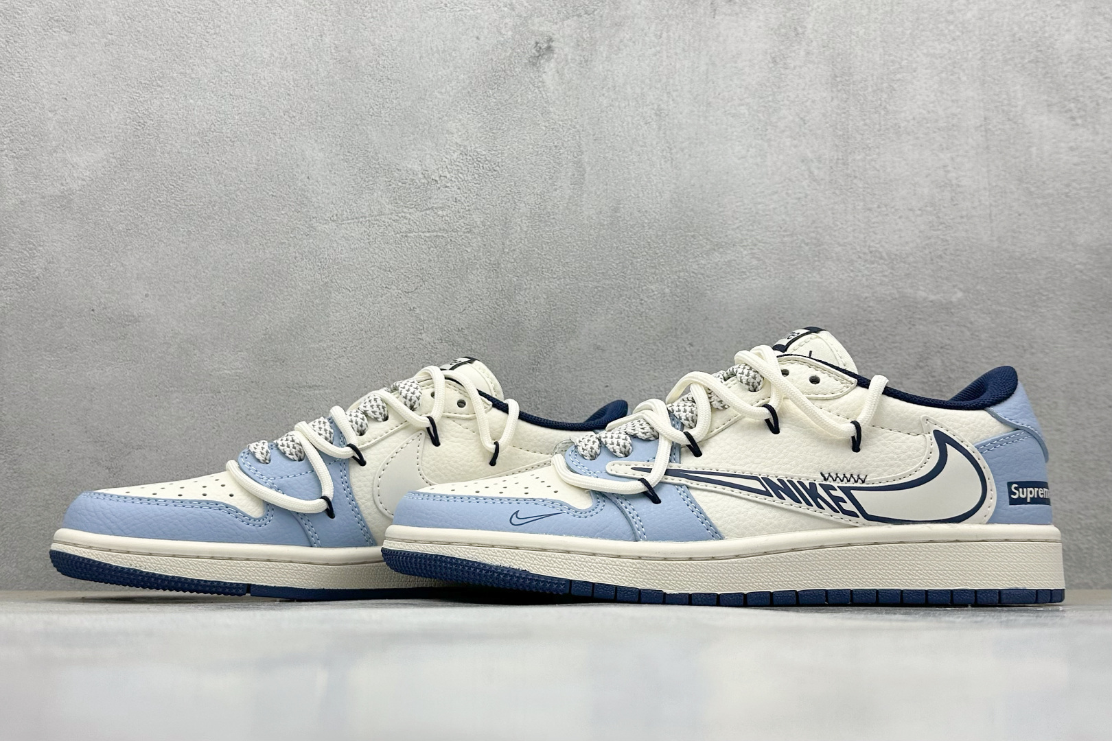 300 XC版 Travis Scott x Fragment Design x Air Jordan 1 Low SP AJ1 乔1 Supreme联名 白蓝抽绳 低帮文化休闲板鞋 DM6868-106