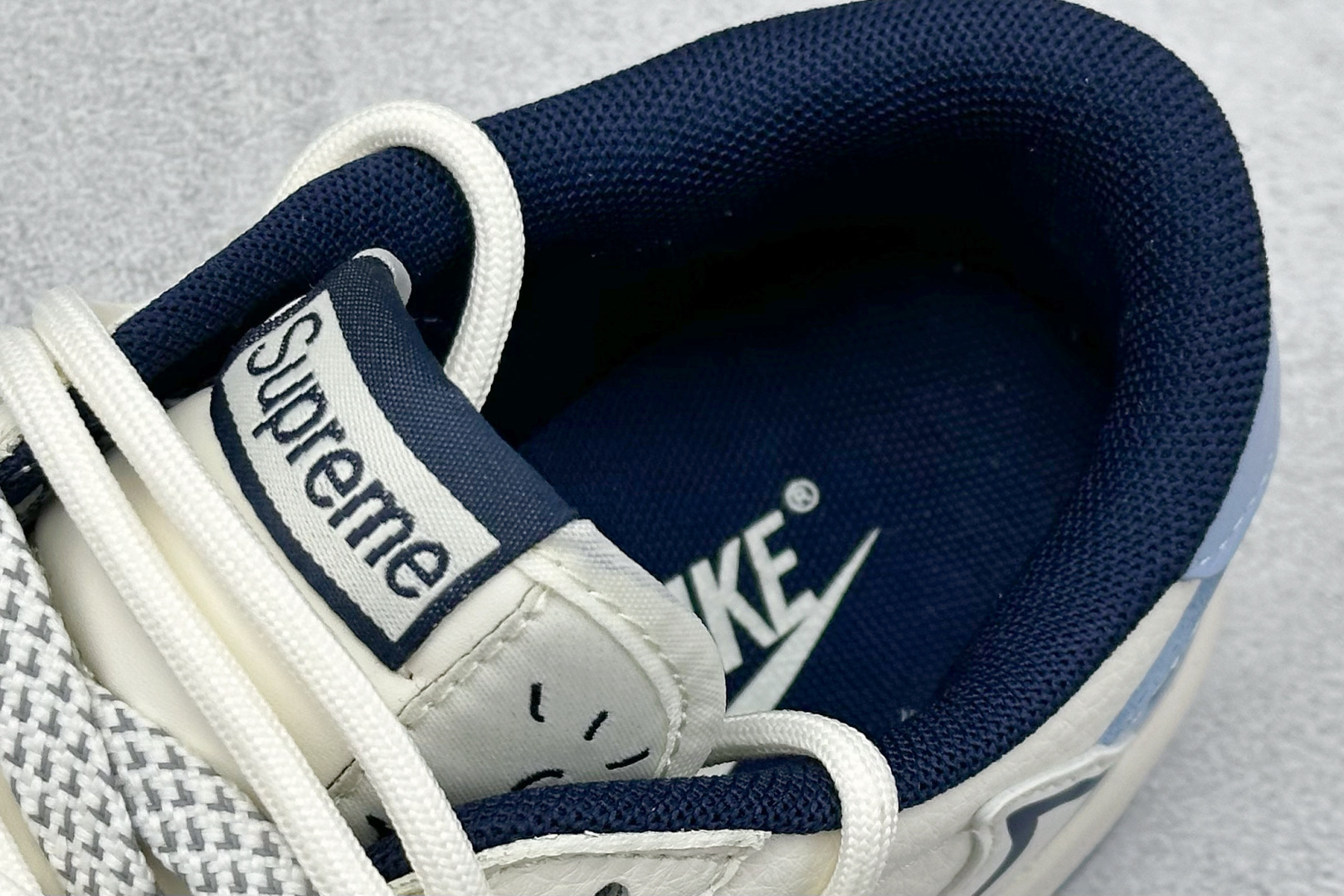 300 XC版 Travis Scott x Fragment Design x Air Jordan 1 Low SP AJ1 乔1 Supreme联名 白蓝抽绳 低帮文化休闲板鞋 DM6868-106