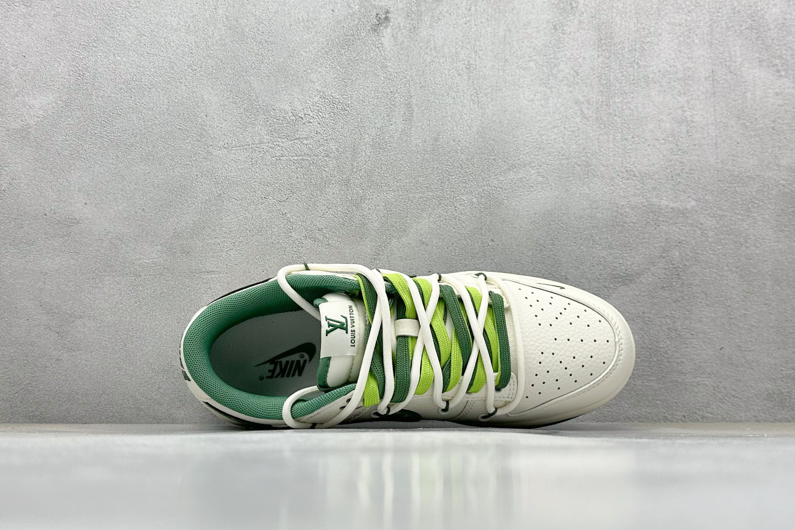 300 XC版 Nike SB Dunk Low LV联名 绑带花纹绿勾 低帮休闲板鞋 DM6868-075-Chinese UA Cheap High Quatity Brand Clothes Bags handbags Sneakers wholesale wholesaler seller from China Factory suppliers Fashion Clothing Shoes best Quality Beautiful Price 300 XC版 Nike SB Dunk Low LV联名 绑带花纹绿勾 低帮休闲板鞋 DM6868-075