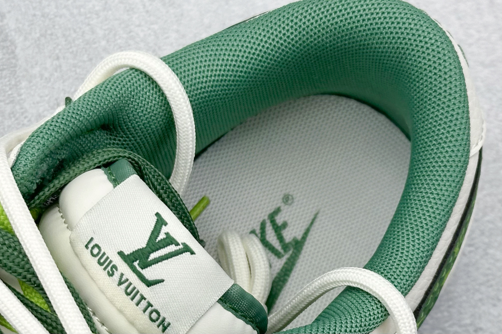 300 XC版 Nike SB Dunk Low LV联名 绑带花纹绿勾 低帮休闲板鞋 DM6868-075-Chinese UA Cheap High Quatity Brand Clothes Bags handbags Sneakers wholesale wholesaler seller from China Factory suppliers Fashion Clothing Shoes best Quality Beautiful Price 300 XC版 Nike SB Dunk Low LV联名 绑带花纹绿勾 低帮休闲板鞋 DM6868-075