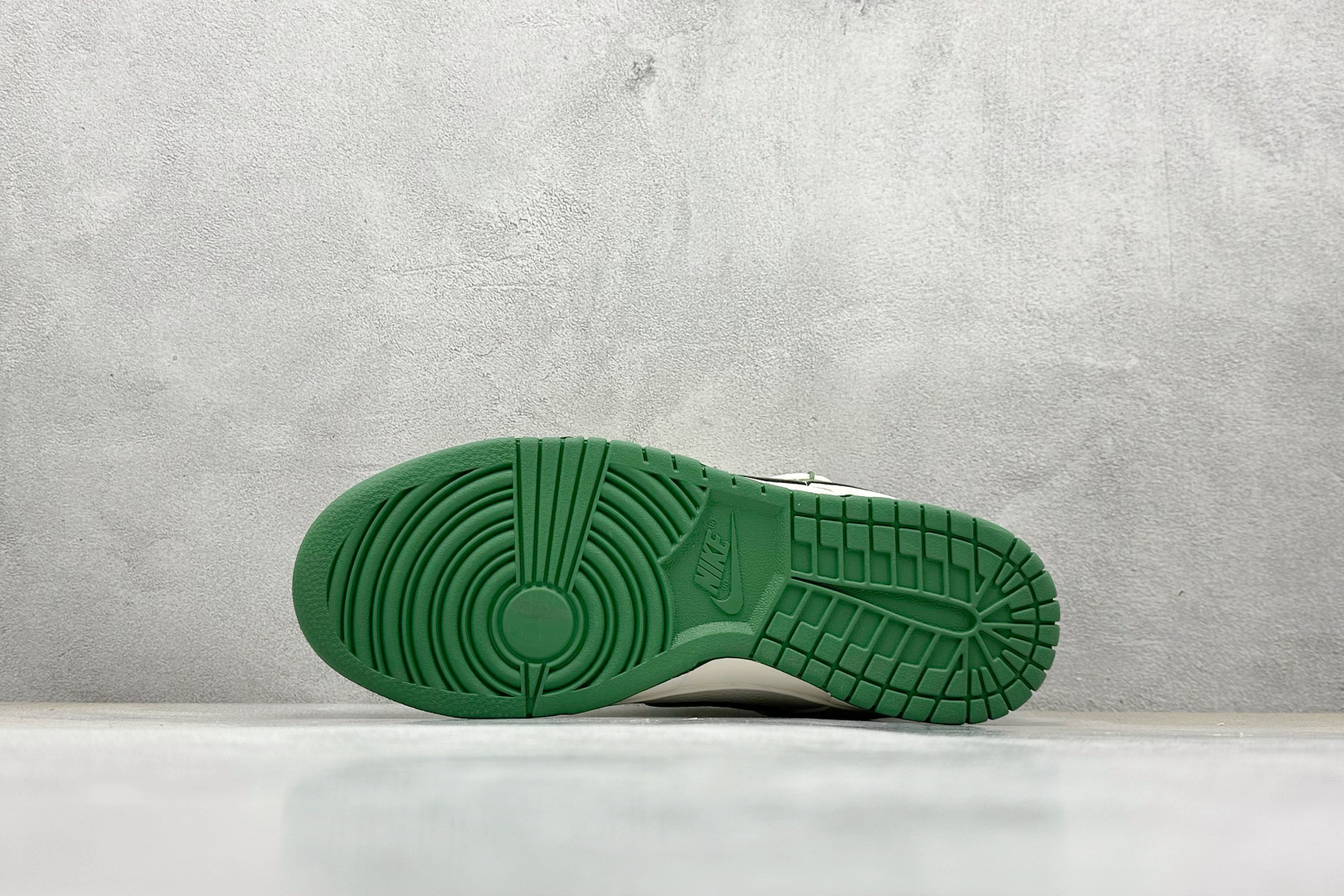 300 XC版 Nike SB Dunk Low LV联名 绑带花纹绿勾 低帮休闲板鞋 DM6868-075-Chinese UA Cheap High Quatity Brand Clothes Bags handbags Sneakers wholesale wholesaler seller from China Factory suppliers Fashion Clothing Shoes best Quality Beautiful Price 300 XC版 Nike SB Dunk Low LV联名 绑带花纹绿勾 低帮休闲板鞋 DM6868-075